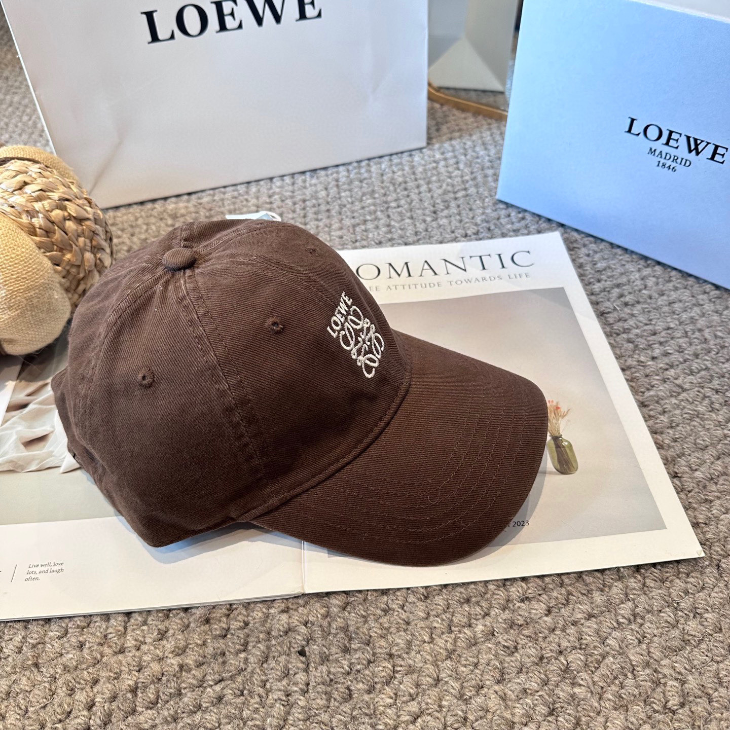 LOEWE【罗意威】新款刺绣棒球帽，专柜同步出货，大牌款超好搭配，赶紧入手