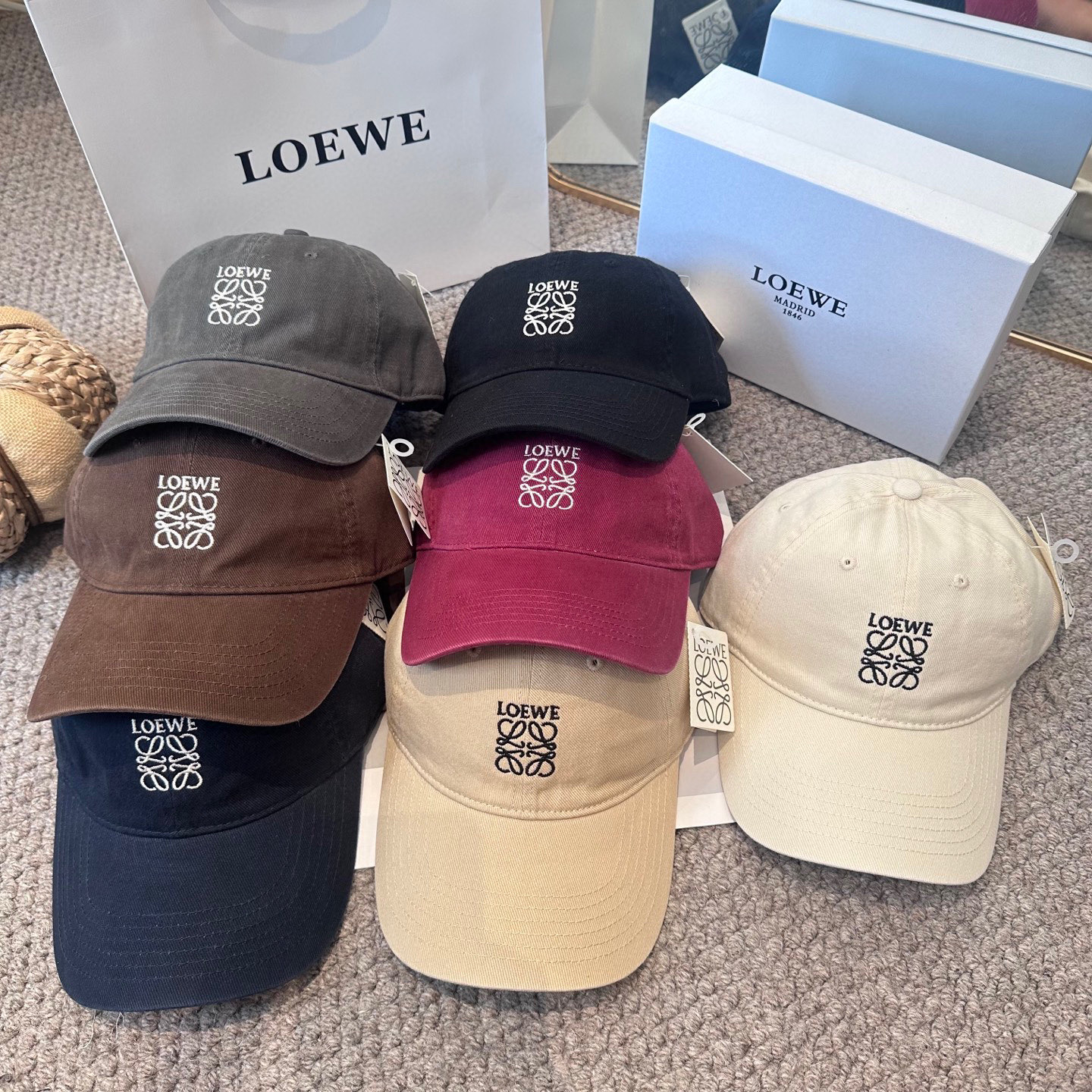 LOEWE【罗意威】新款刺绣棒球帽，专柜同步出货，大牌款超好搭配，赶紧入手