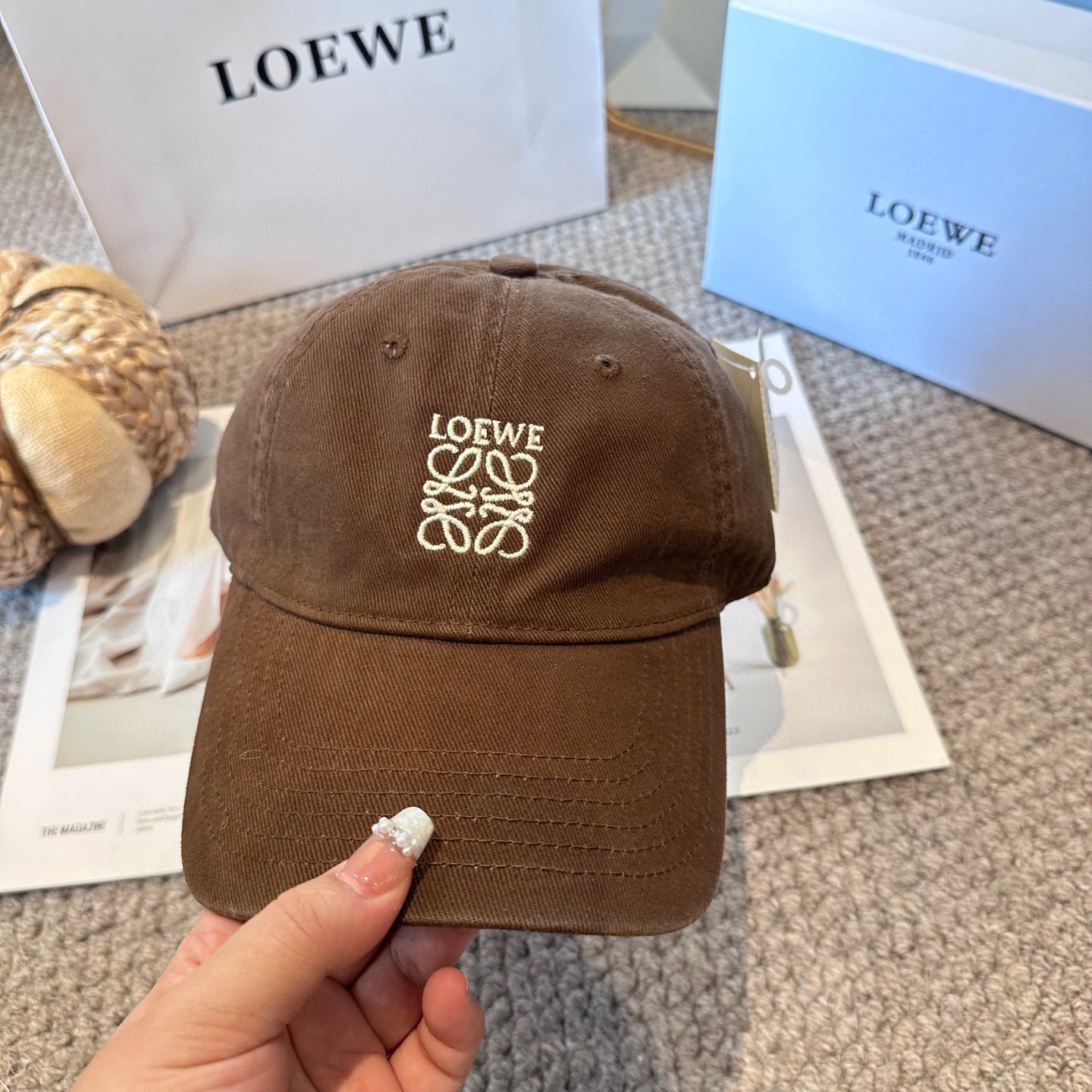 LOEWE【罗意威】新款刺绣棒球帽，专柜同步出货，大牌款超好搭配，赶紧入手