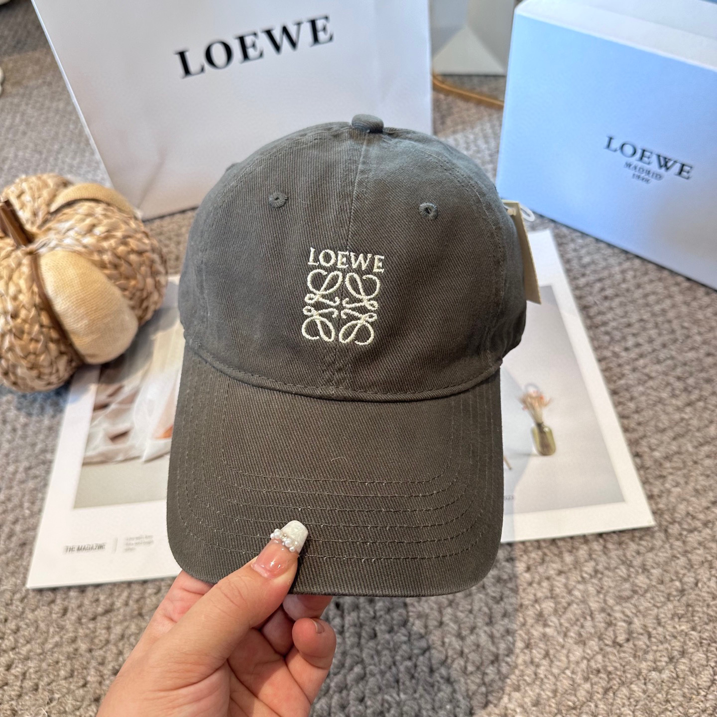 LOEWE【罗意威】新款刺绣棒球帽，专柜同步出货，大牌款超好搭配，赶紧入手
