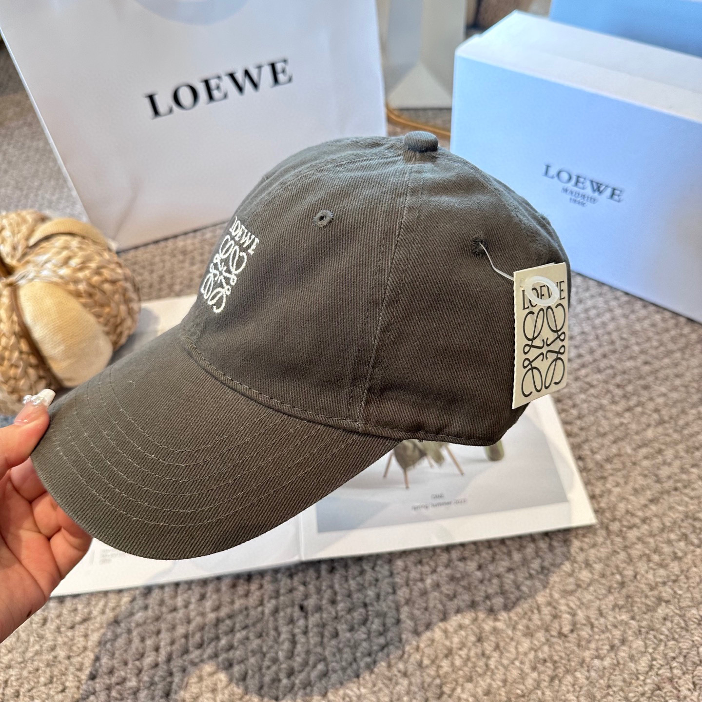 LOEWE【罗意威】新款刺绣棒球帽，专柜同步出货，大牌款超好搭配，赶紧入手