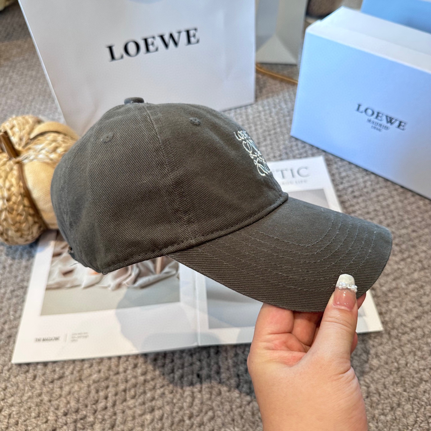 LOEWE【罗意威】新款刺绣棒球帽，专柜同步出货，大牌款超好搭配，赶紧入手