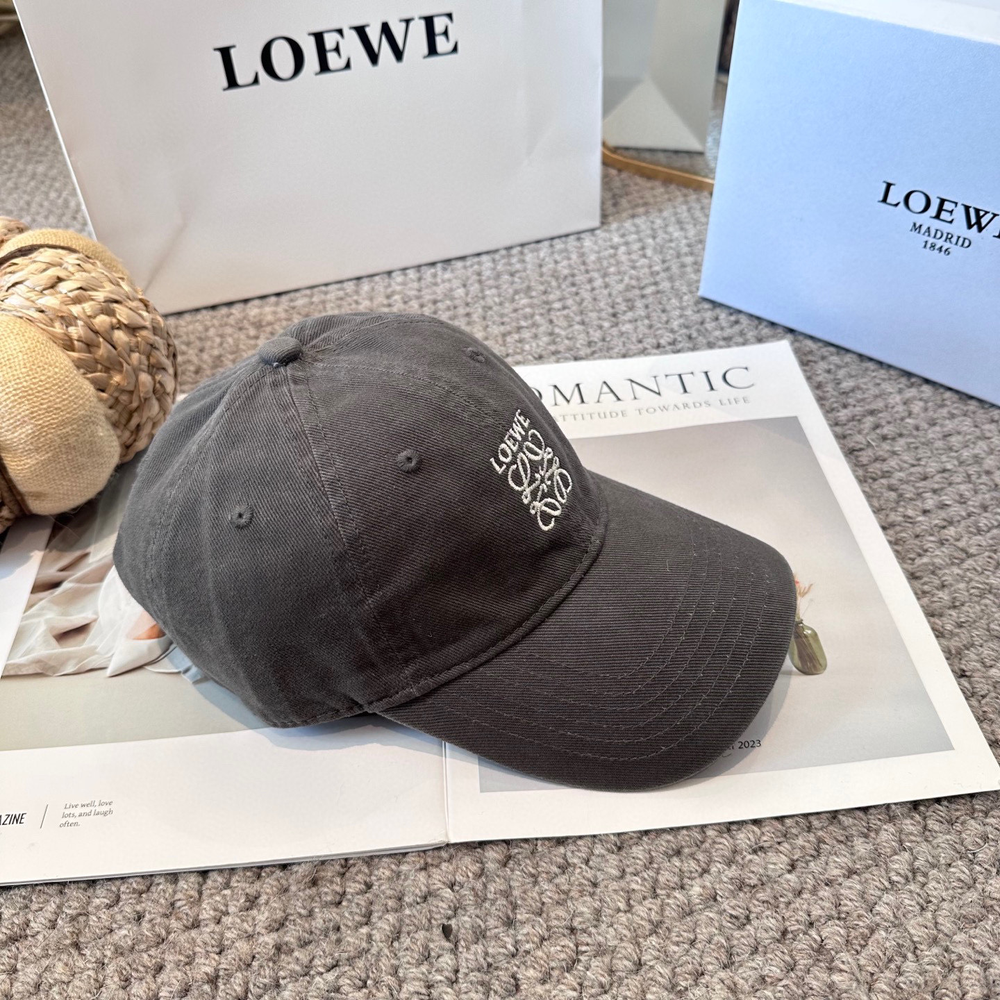 LOEWE【罗意威】新款刺绣棒球帽，专柜同步出货，大牌款超好搭配，赶紧入手