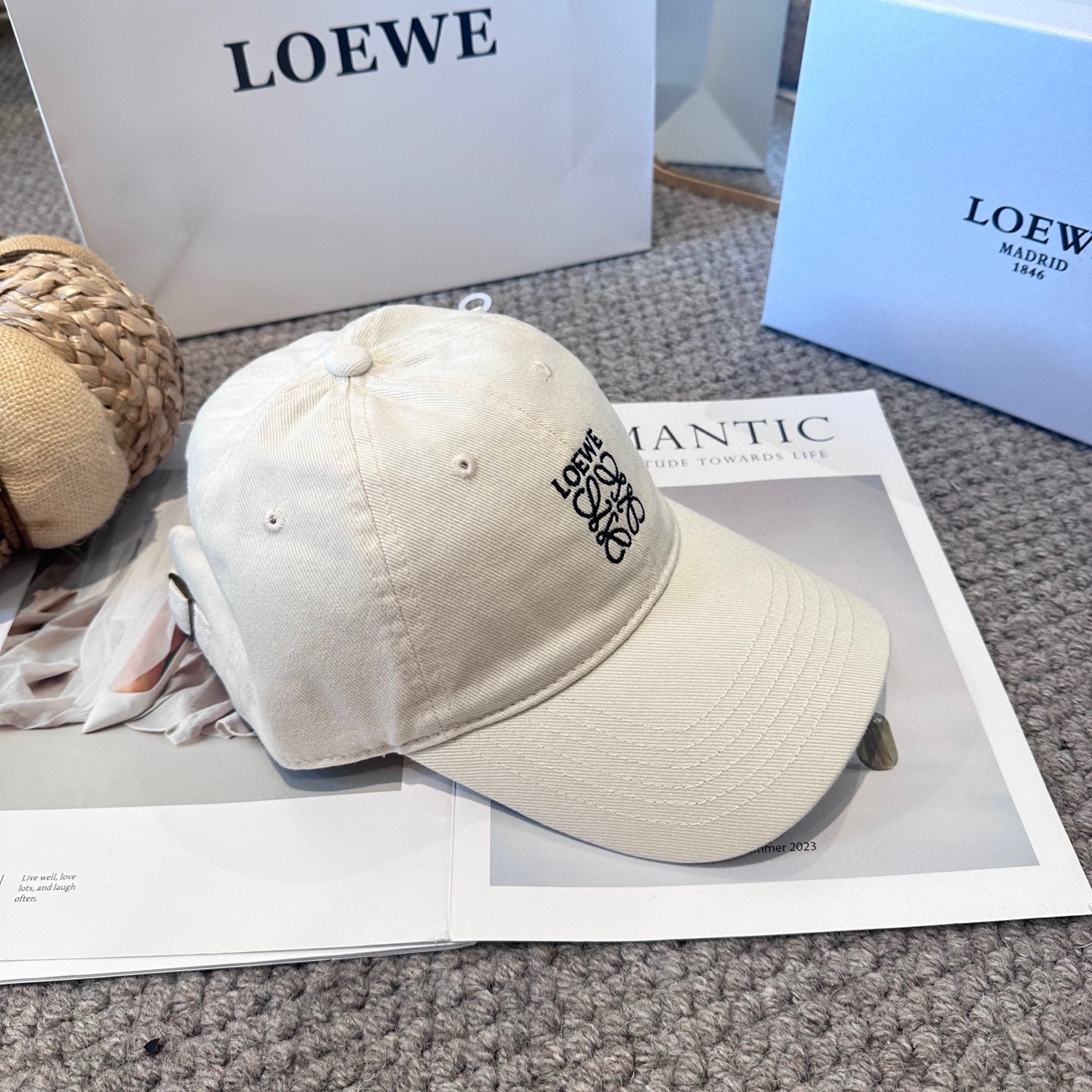 LOEWE【罗意威】新款刺绣棒球帽，专柜同步出货，大牌款超好搭配，赶紧入手