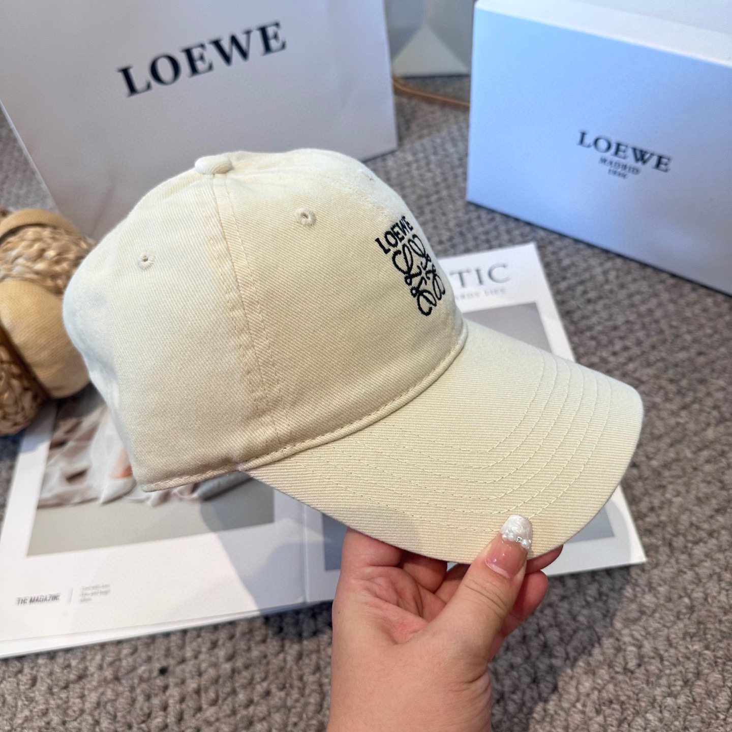LOEWE【罗意威】新款刺绣棒球帽，专柜同步出货，大牌款超好搭配，赶紧入手