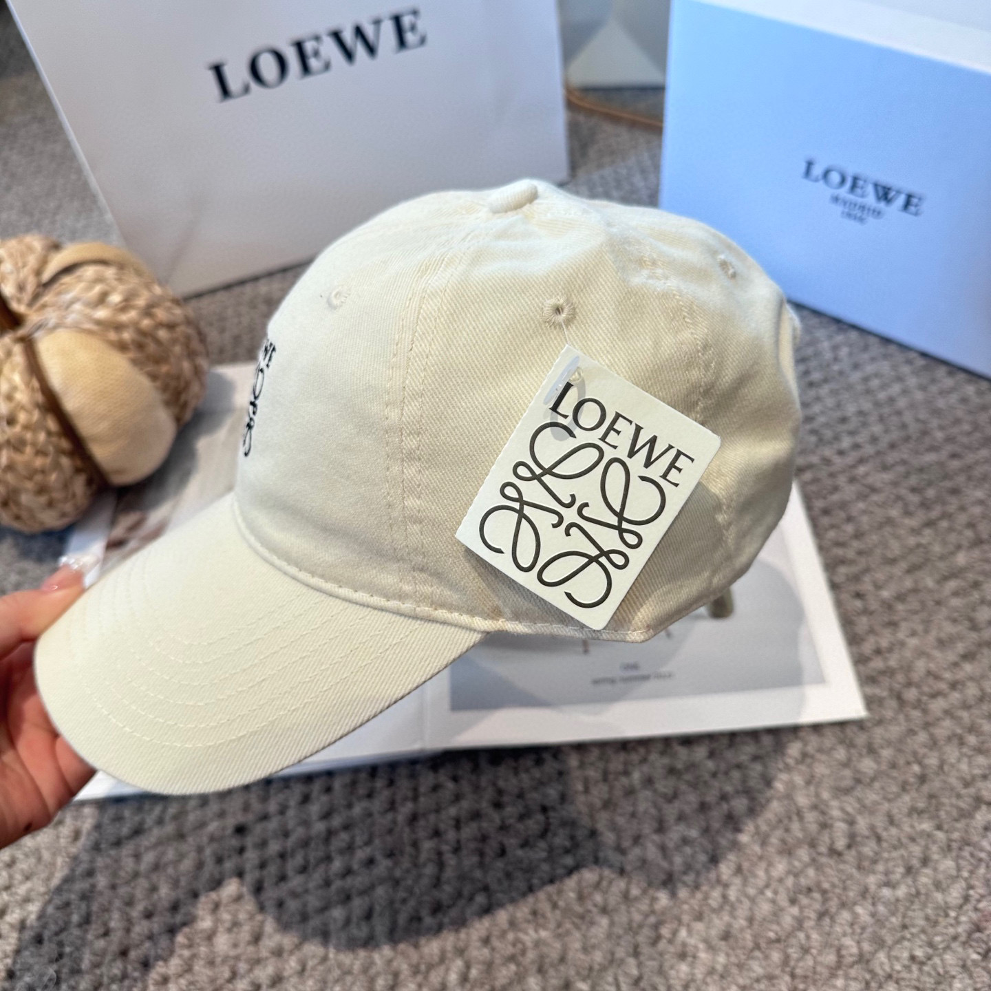 LOEWE【罗意威】新款刺绣棒球帽，专柜同步出货，大牌款超好搭配，赶紧入手