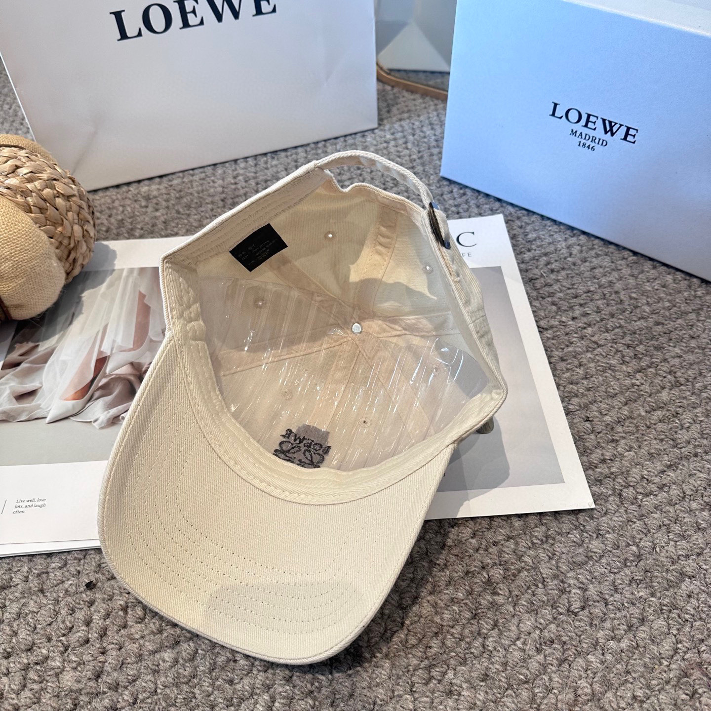 LOEWE【罗意威】新款刺绣棒球帽，专柜同步出货，大牌款超好搭配，赶紧入手