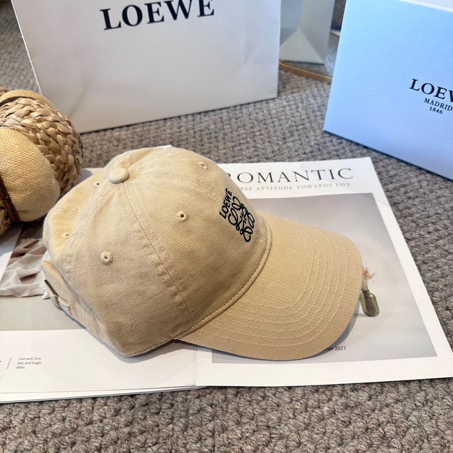 LOEWE【罗意威】新款刺绣棒球帽，专柜同步出货，大牌款超好搭配，赶紧入手