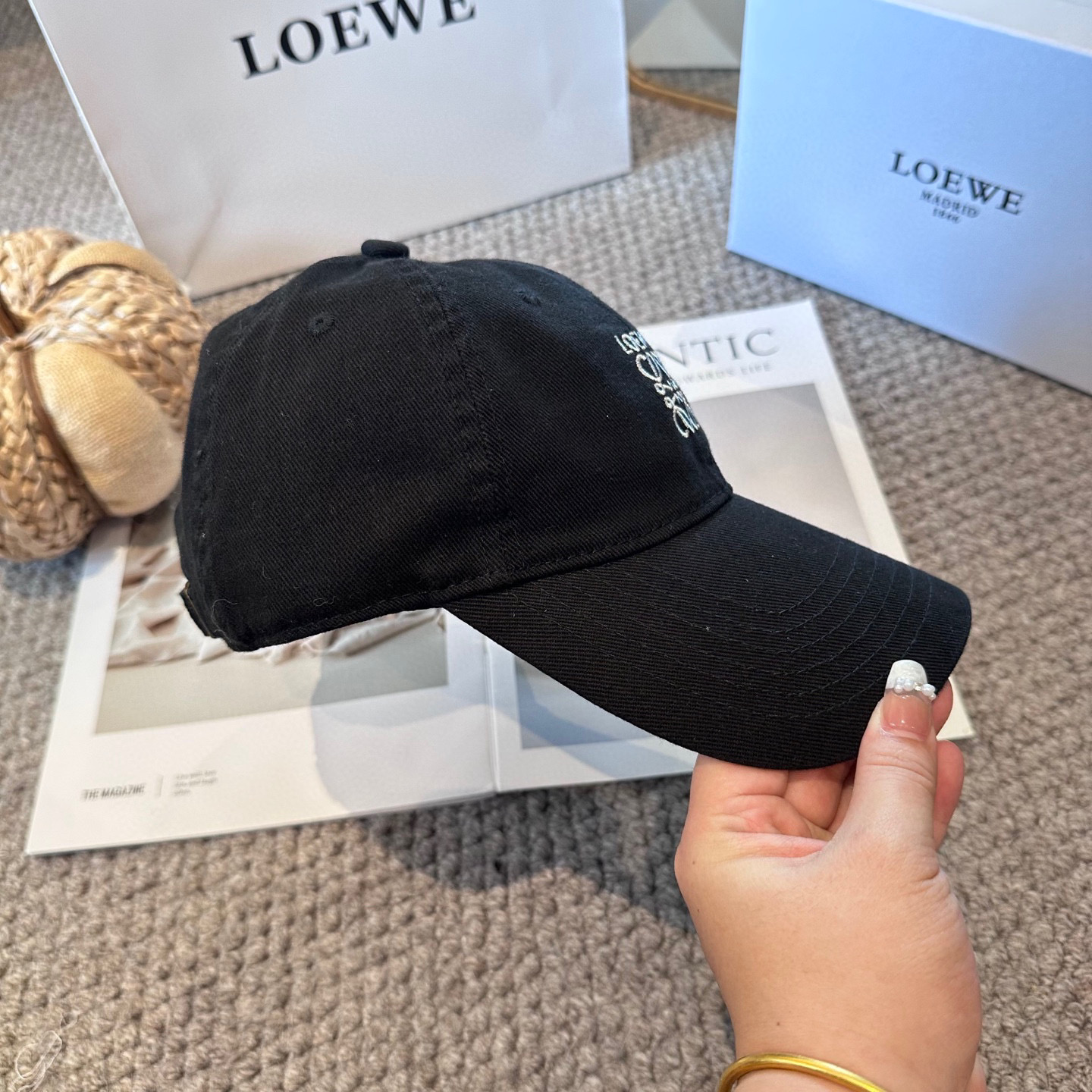 LOEWE【罗意威】新款刺绣棒球帽，专柜同步出货，大牌款超好搭配，赶紧入手