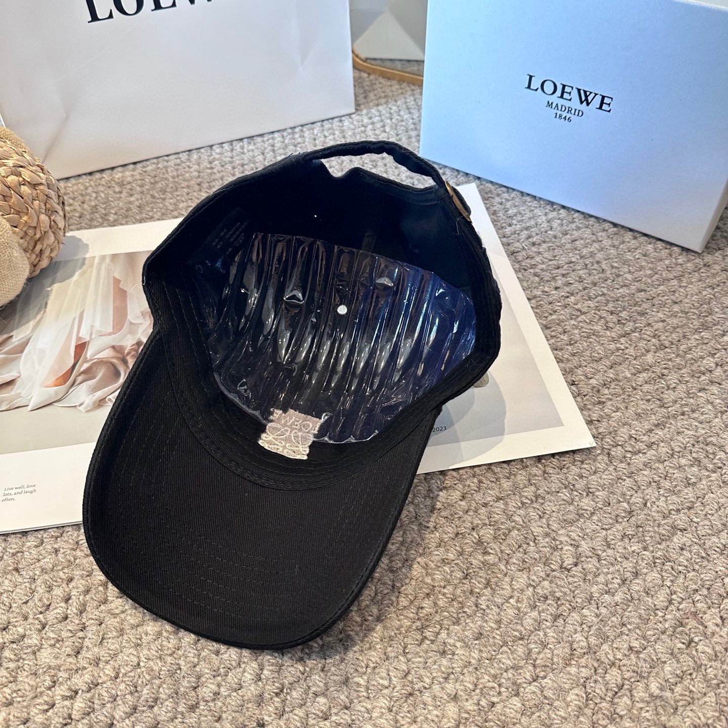LOEWE【罗意威】新款刺绣棒球帽，专柜同步出货，大牌款超好搭配，赶紧入手
