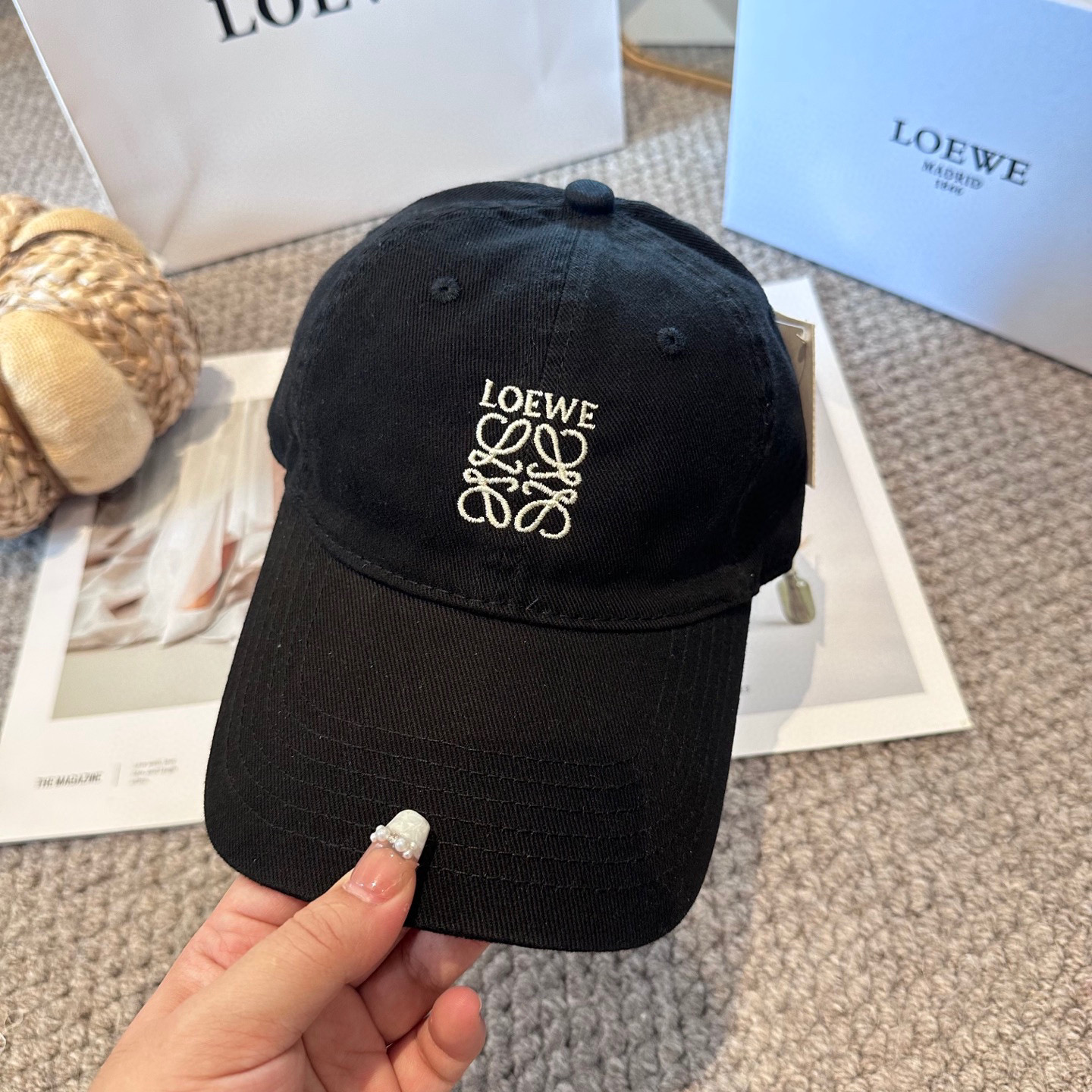 LOEWE【罗意威】新款刺绣棒球帽，专柜同步出货，大牌款超好搭配，赶紧入手
