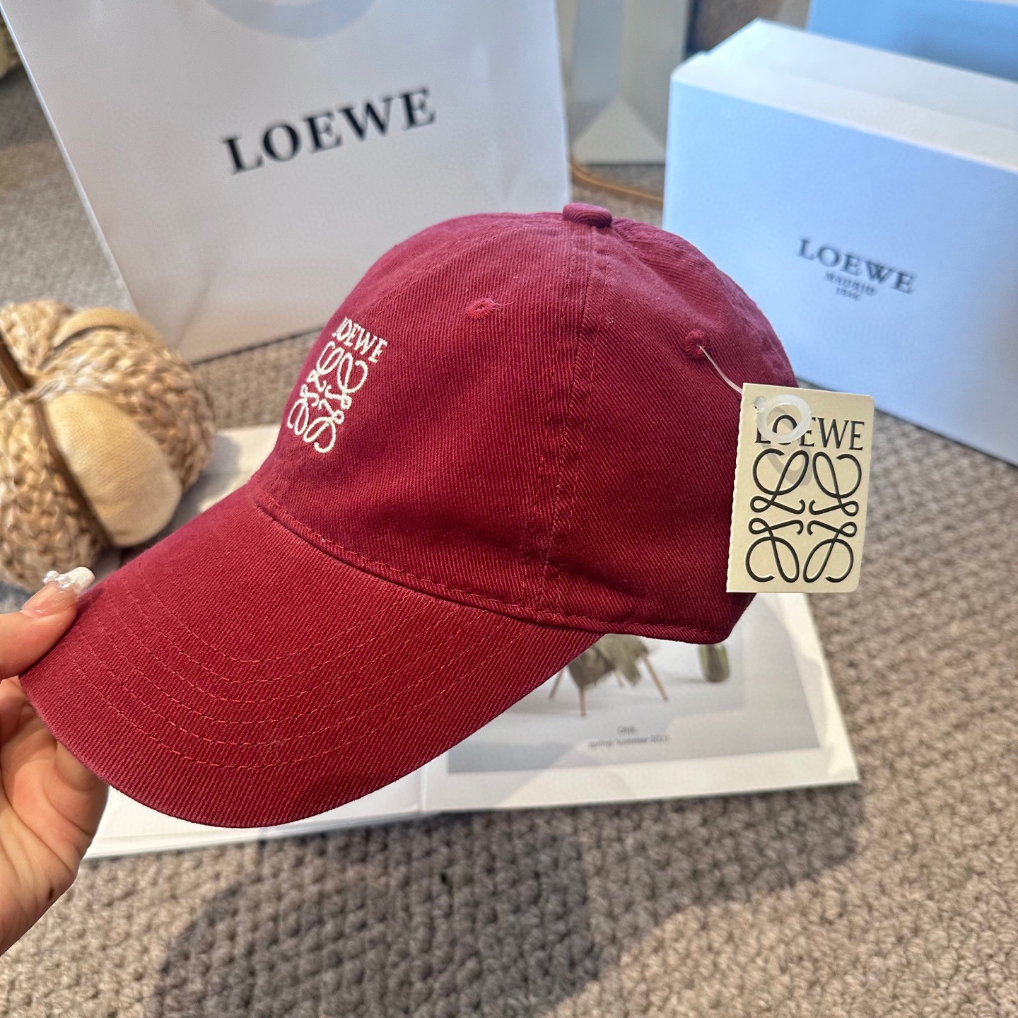 LOEWE【罗意威】新款刺绣棒球帽，专柜同步出货，大牌款超好搭配，赶紧入手