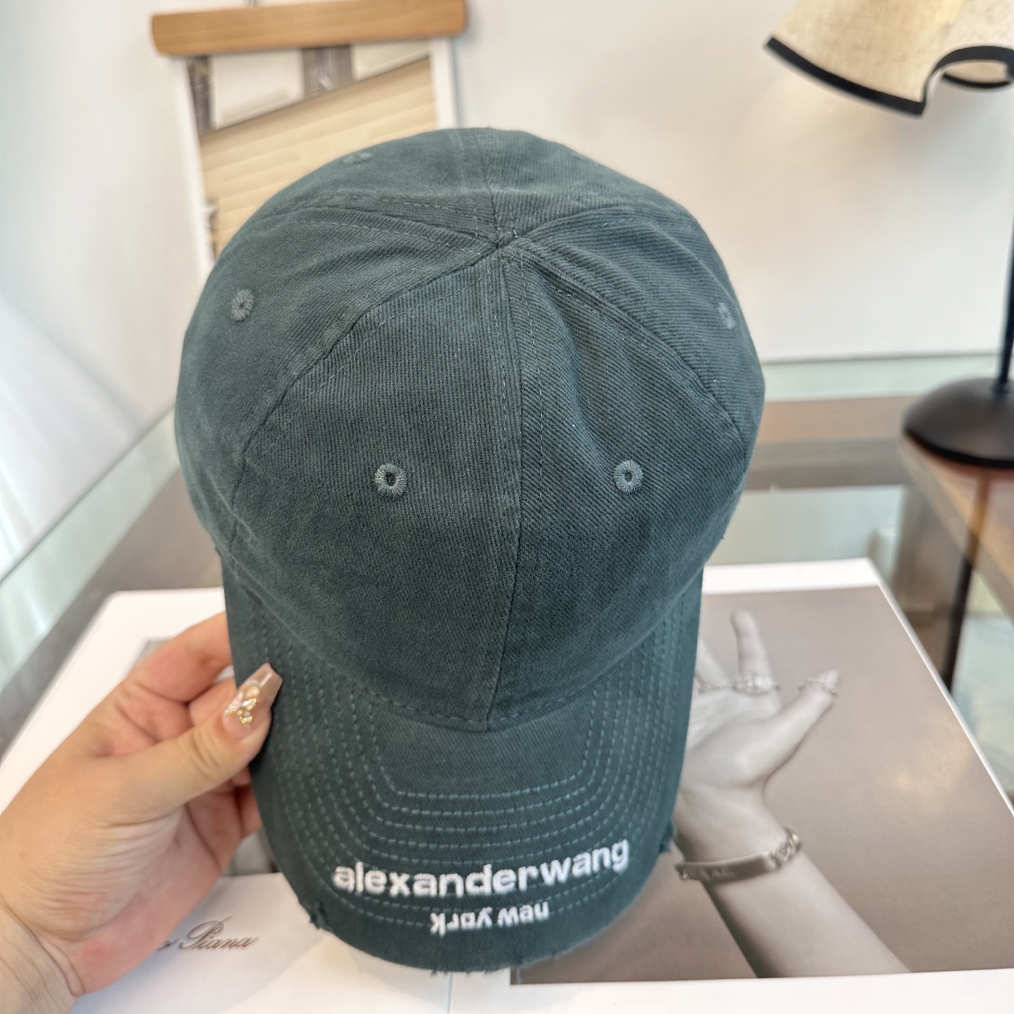 潮牌 Alexander亚历山大 棒球帽😎🔅超经典百搭单品💯出门凹造型的点亮搭配🤩重要的是还超级修饰脸型