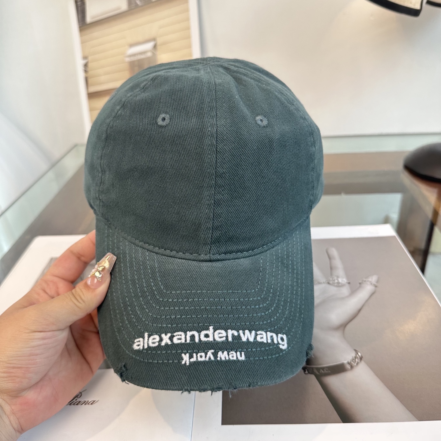 潮牌 Alexander亚历山大 棒球帽😎🔅超经典百搭单品💯出门凹造型的点亮搭配🤩重要的是还超级修饰脸型