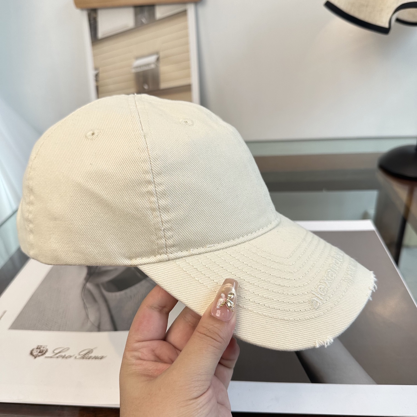 潮牌 Alexander亚历山大 棒球帽😎🔅超经典百搭单品💯出门凹造型的点亮搭配🤩重要的是还超级修饰脸型