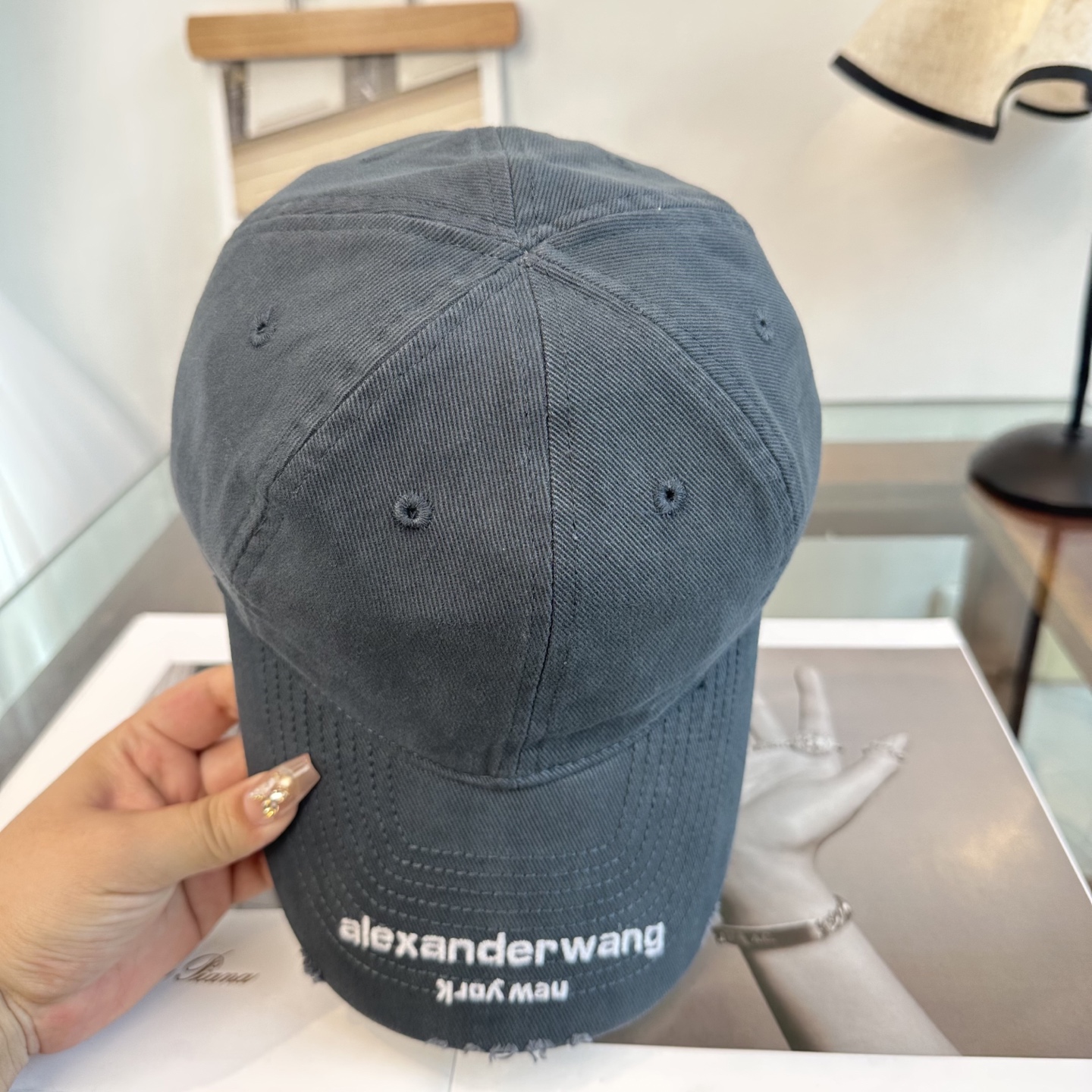 潮牌 Alexander亚历山大 棒球帽😎🔅超经典百搭单品💯出门凹造型的点亮搭配🤩重要的是还超级修饰脸型