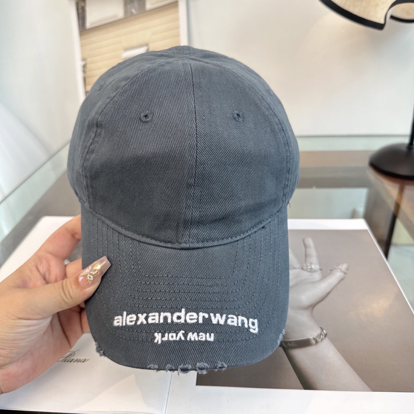 潮牌 Alexander亚历山大 棒球帽😎🔅超经典百搭单品💯出门凹造型的点亮搭配🤩重要的是还超级修饰脸型