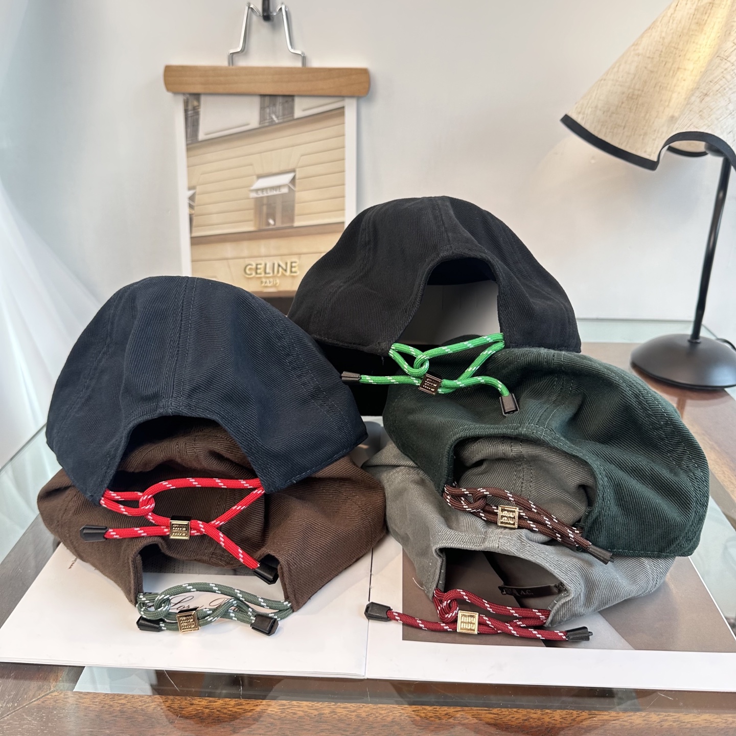 缪缪miumiu 棒球帽 简单休闲风的棒球帽 减龄百搭 适配度很高！简单随性~出街拍照拗造型非常加分~男