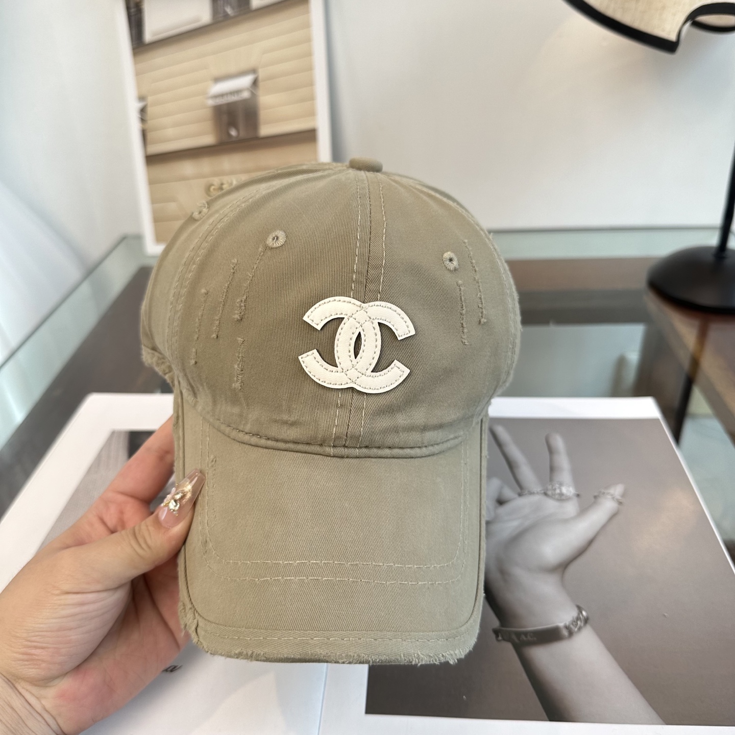 【CHANEL香奈儿】新款高级感唯美纹路小香风鸭舌帽 ，遮阳又超好搭配，出街单品 高货版本原单品质👄