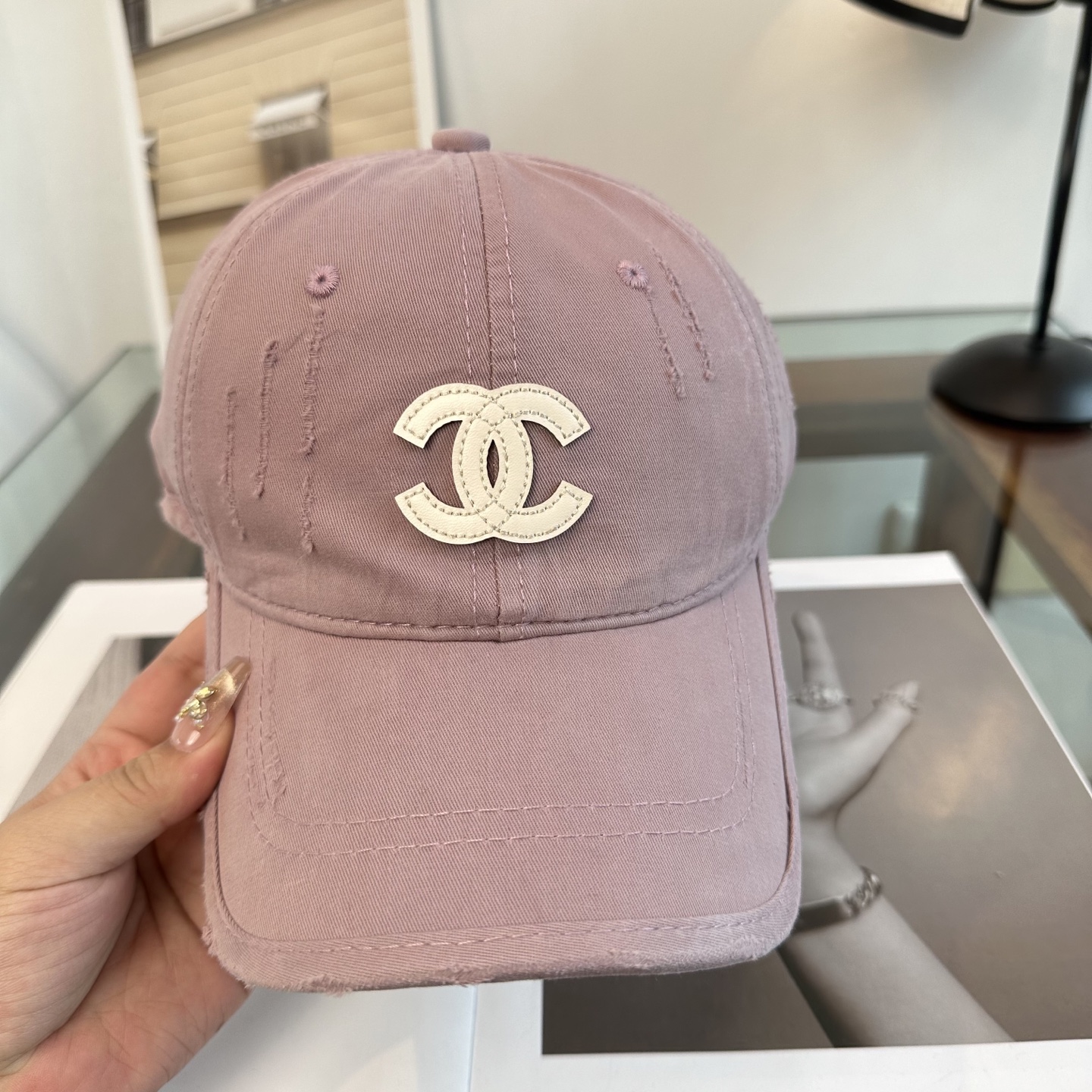 【CHANEL香奈儿】新款高级感唯美纹路小香风鸭舌帽 ，遮阳又超好搭配，出街单品 高货版本原单品质👄