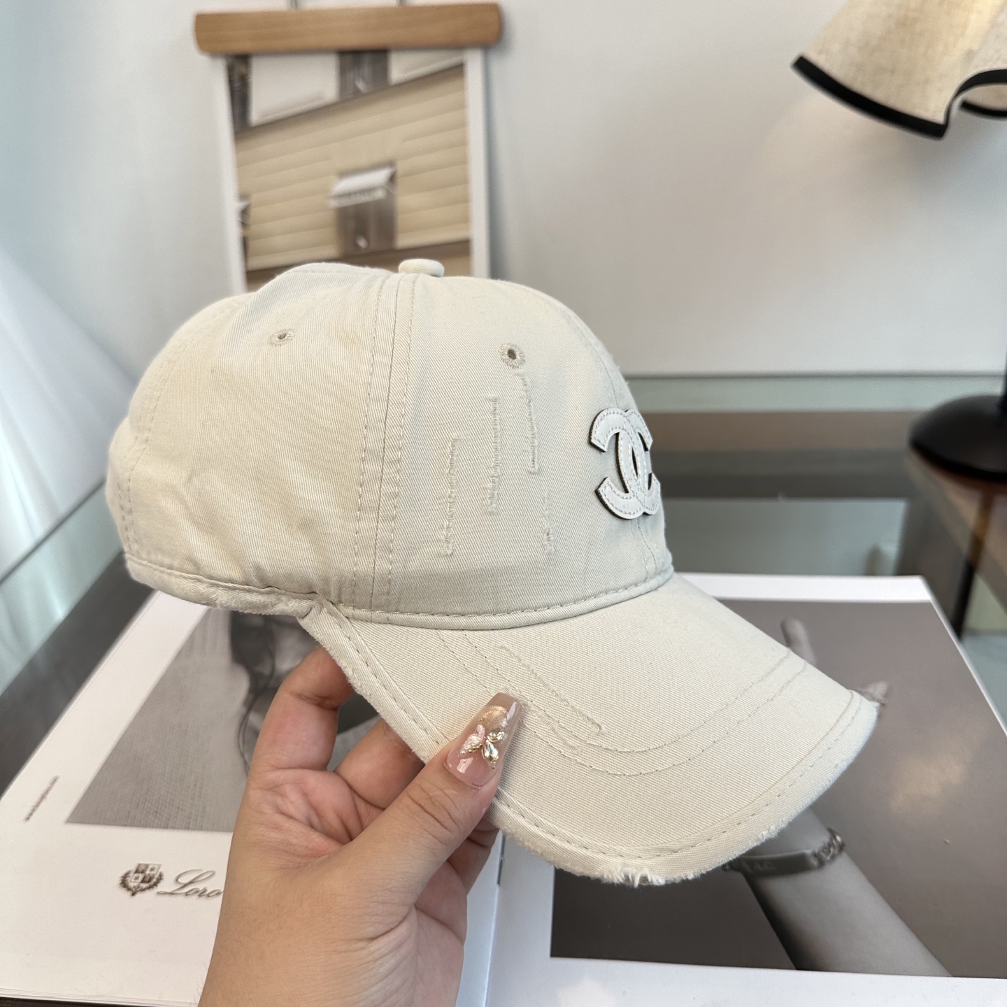 【CHANEL香奈儿】新款高级感唯美纹路小香风鸭舌帽 ，遮阳又超好搭配，出街单品 高货版本原单品质👄