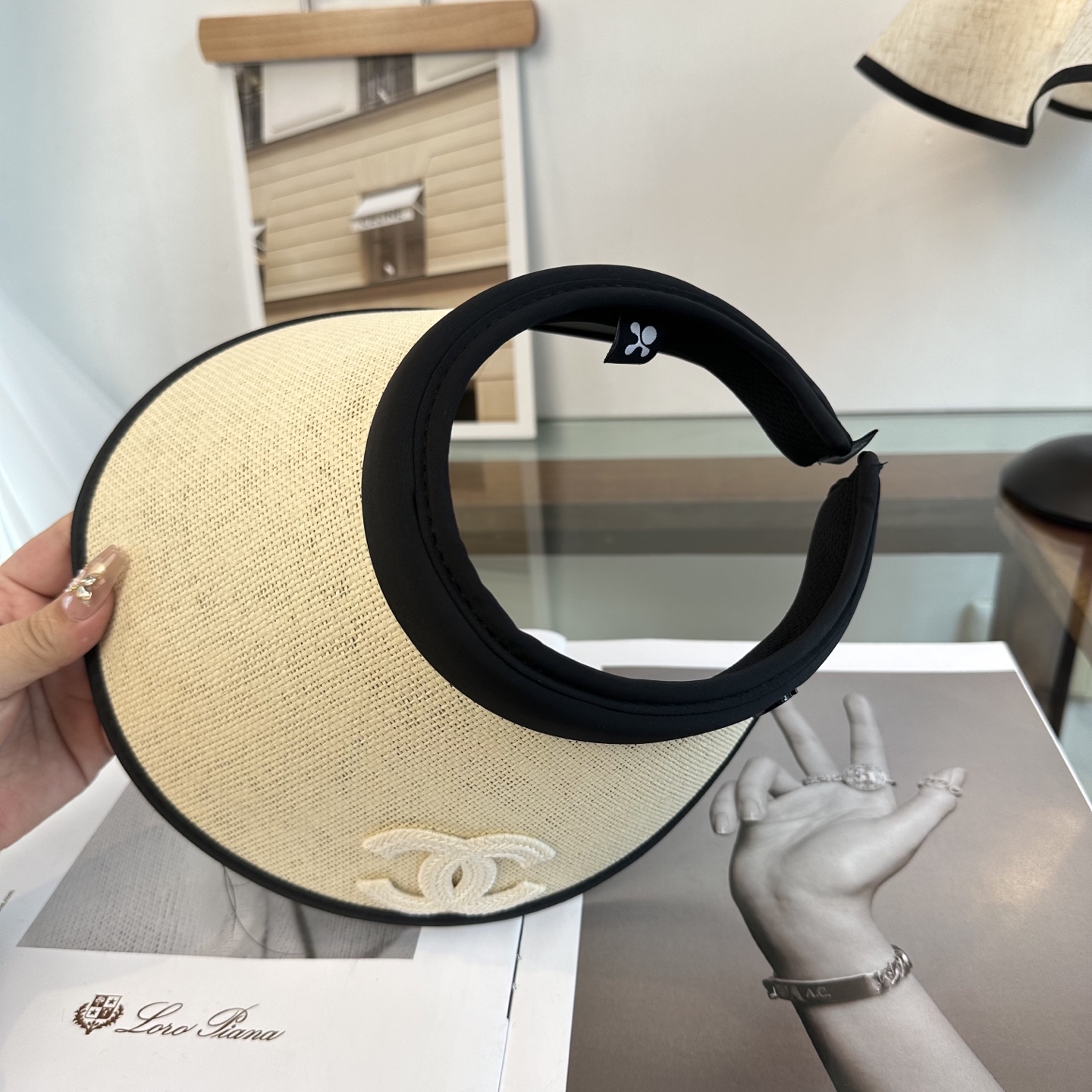 Chanel 香奶奶家，2026春夏新款空顶帽，超甜超乖的小空顶🔝，细节和质感都拿捏得很完美！缤纷整个夏