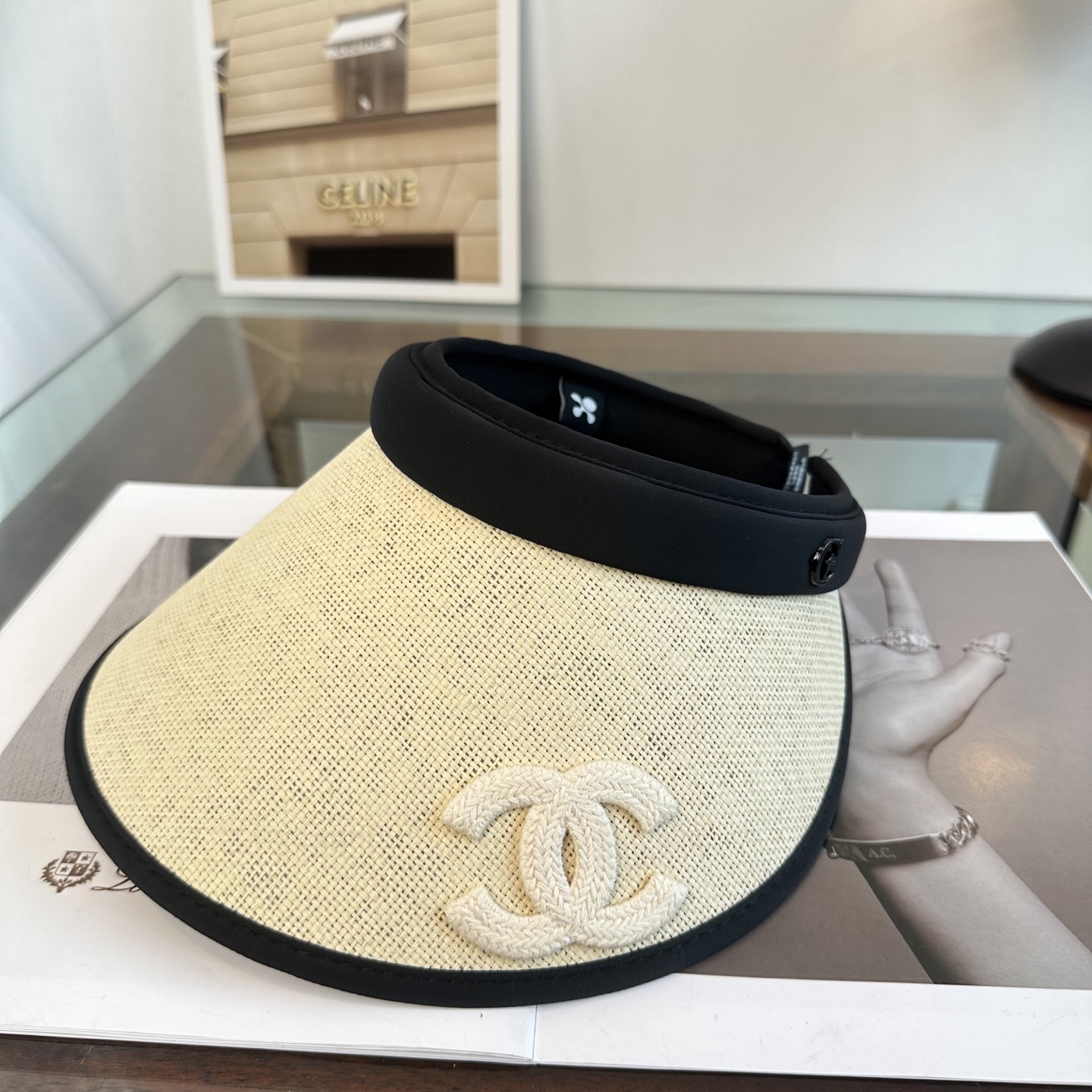 Chanel 香奶奶家，2026春夏新款空顶帽，超甜超乖的小空顶🔝，细节和质感都拿捏得很完美！缤纷整个夏