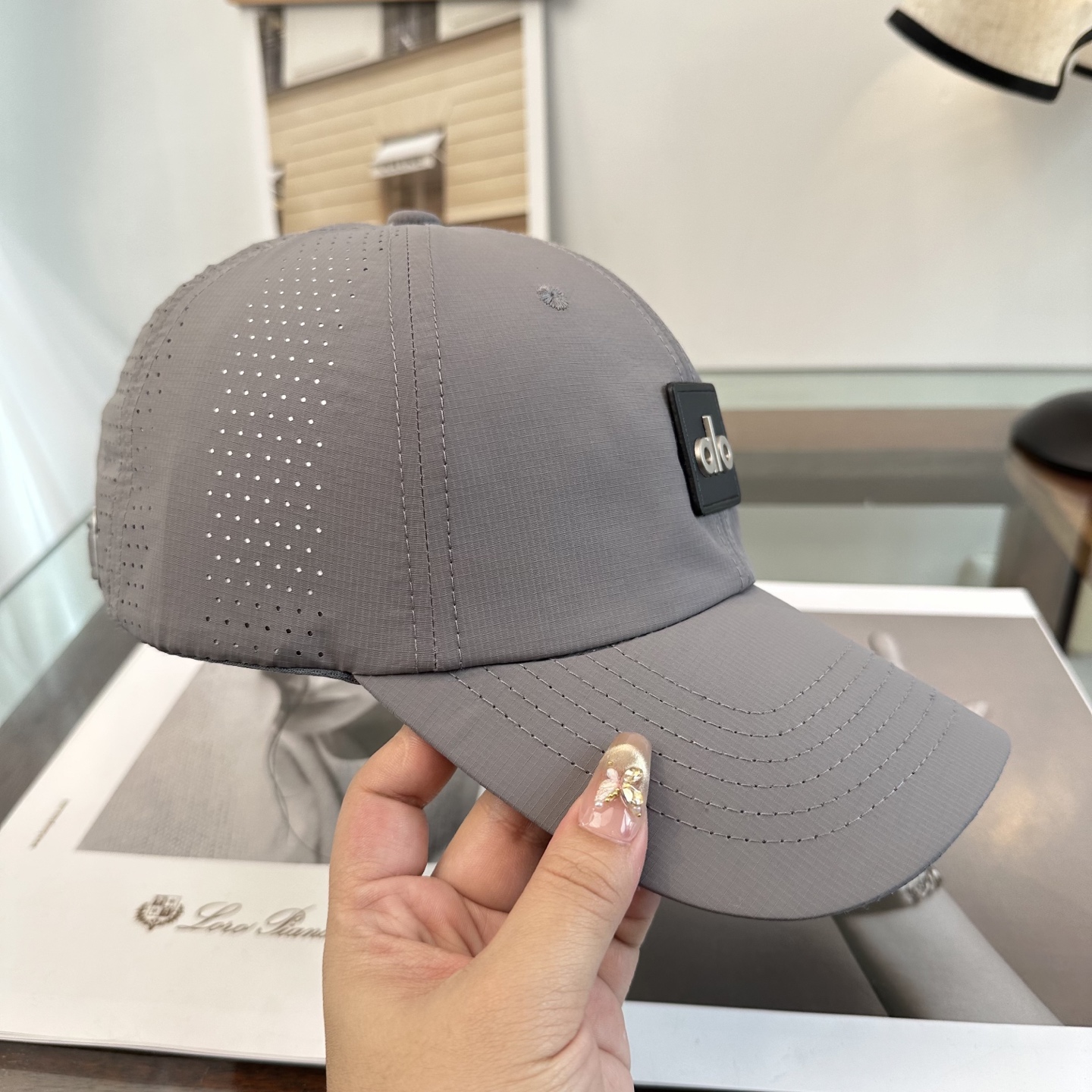 Alo 。爆款 新款棒球帽定制面料，简约时尚更透气，超火爆现货秒发