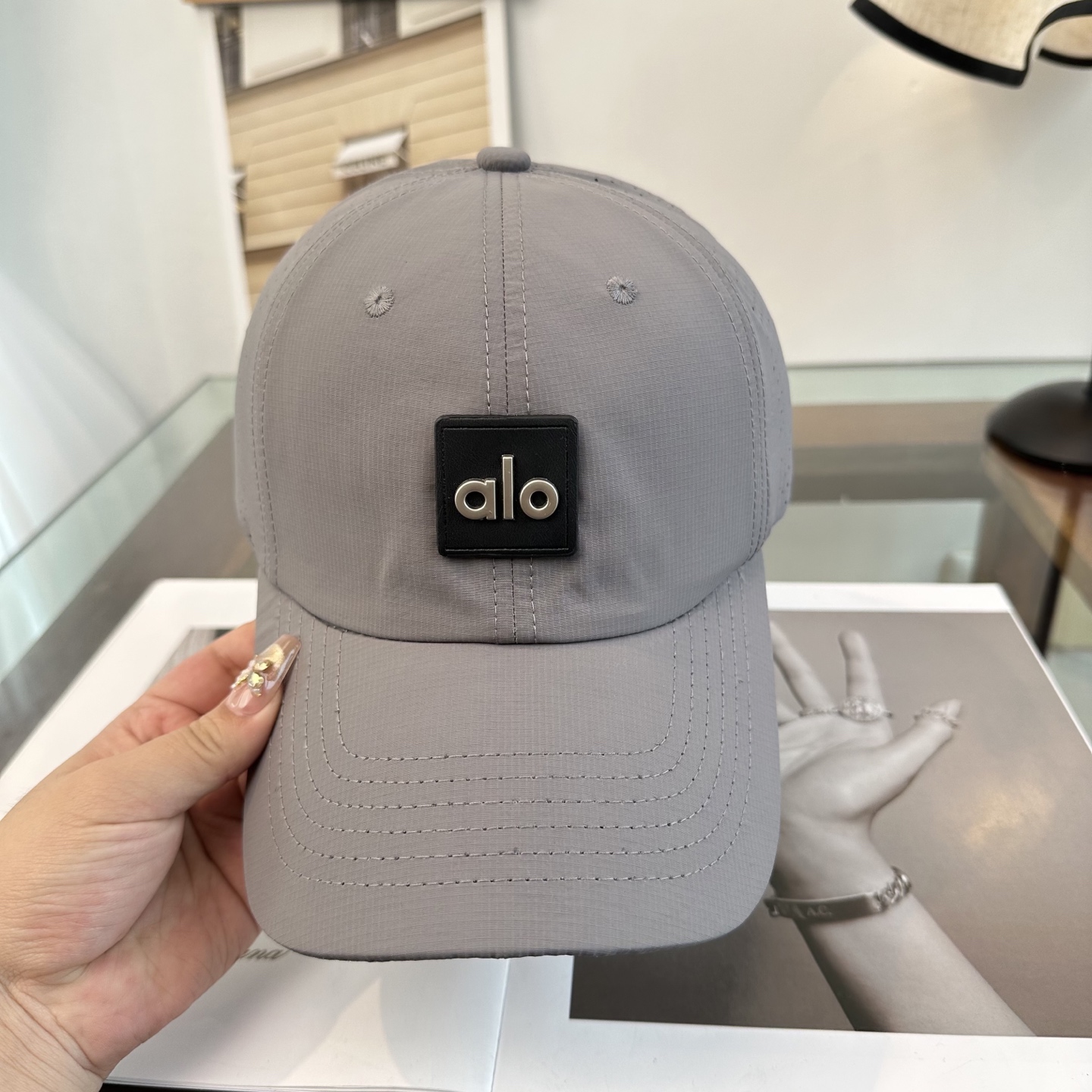 Alo 。爆款 新款棒球帽定制面料，简约时尚更透气，超火爆现货秒发