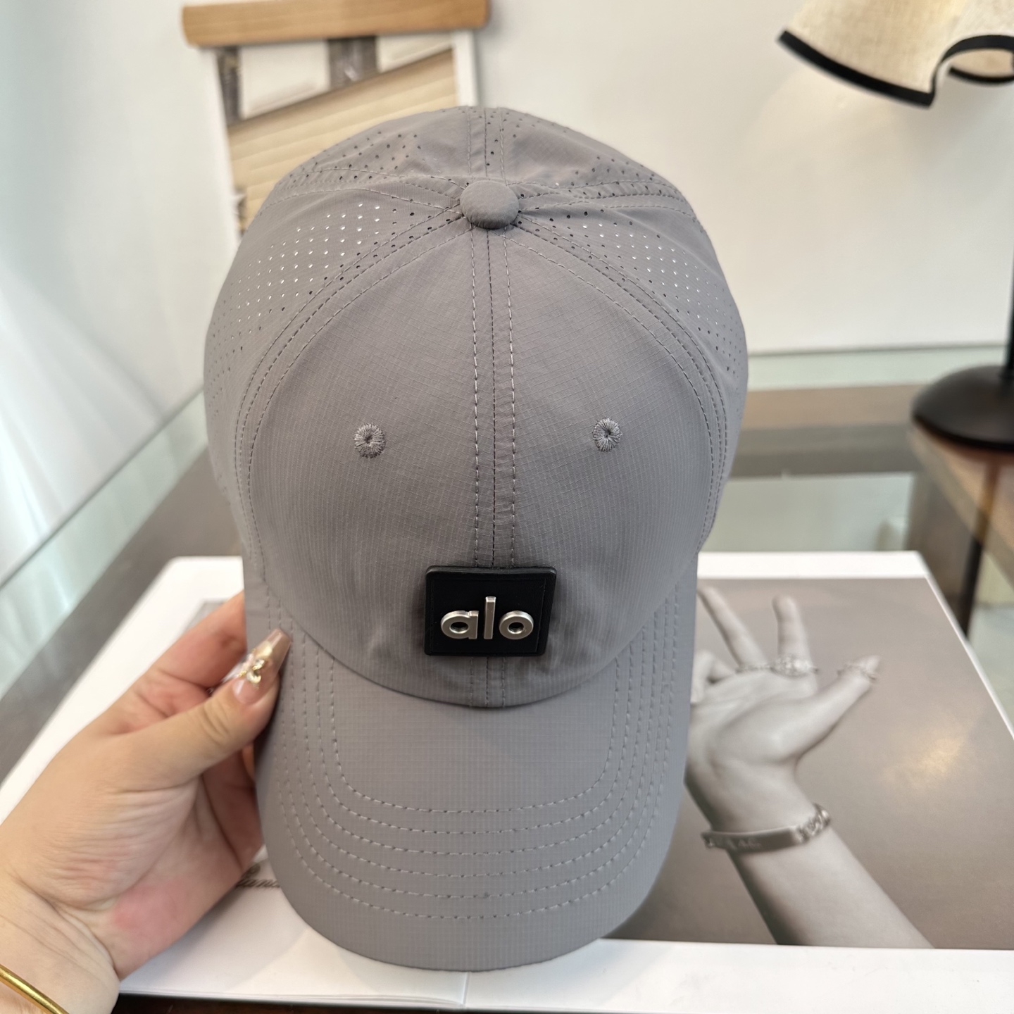 Alo 。爆款 新款棒球帽定制面料，简约时尚更透气，超火爆现货秒发