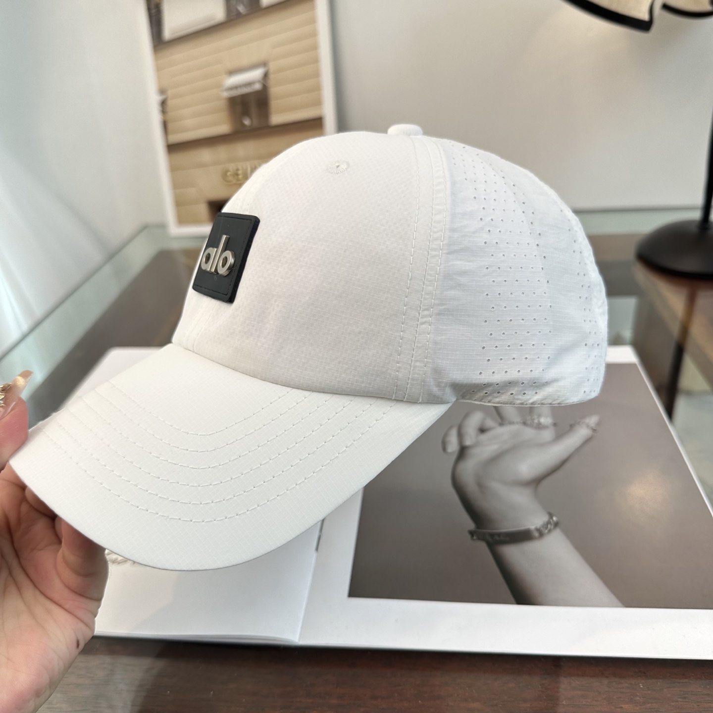Alo 。爆款 新款棒球帽定制面料，简约时尚更透气，超火爆现货秒发