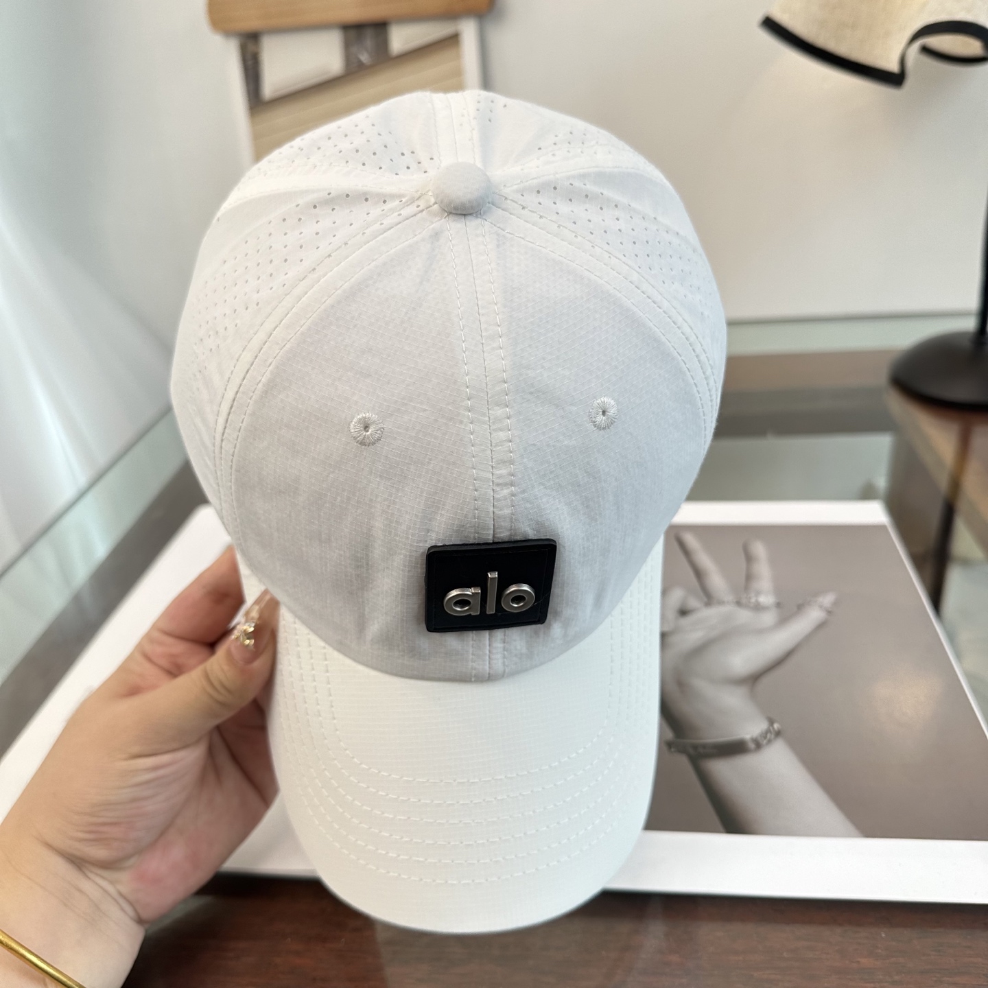 Alo 。爆款 新款棒球帽定制面料，简约时尚更透气，超火爆现货秒发