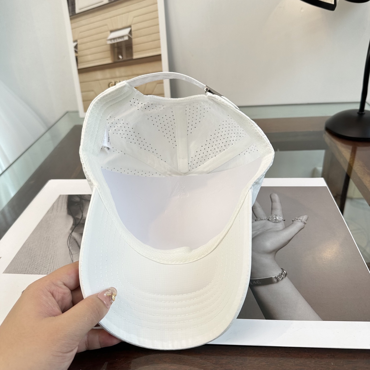 Alo 。爆款 新款棒球帽定制面料，简约时尚更透气，超火爆现货秒发