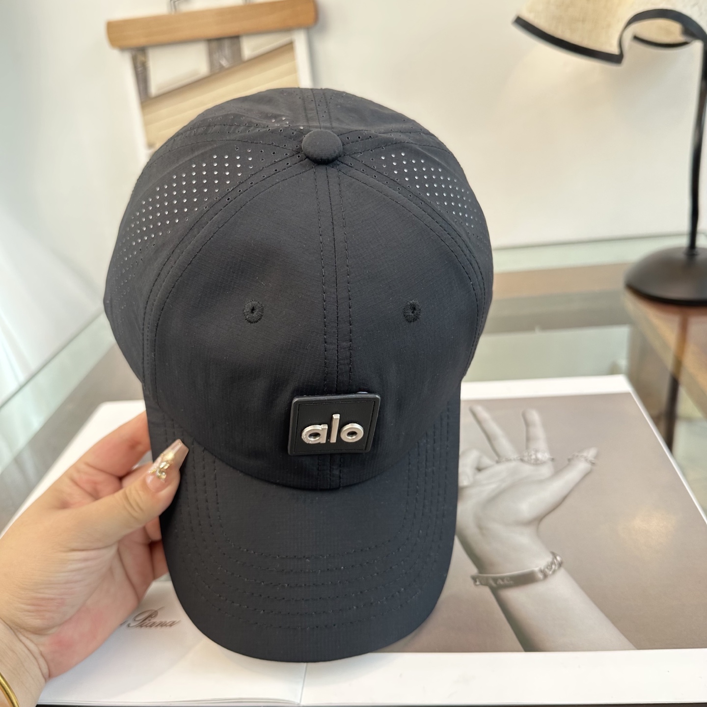 Alo 。爆款 新款棒球帽定制面料，简约时尚更透气，超火爆现货秒发