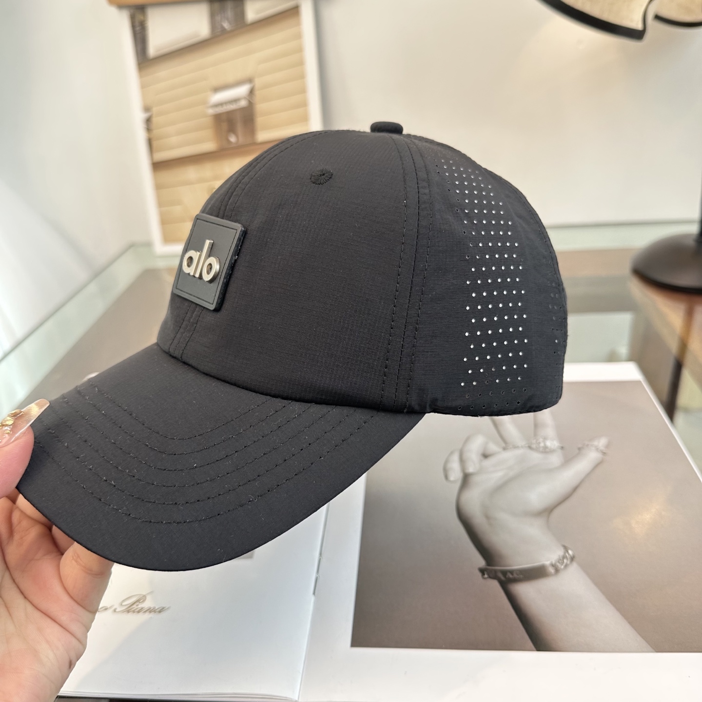 Alo 。爆款 新款棒球帽定制面料，简约时尚更透气，超火爆现货秒发