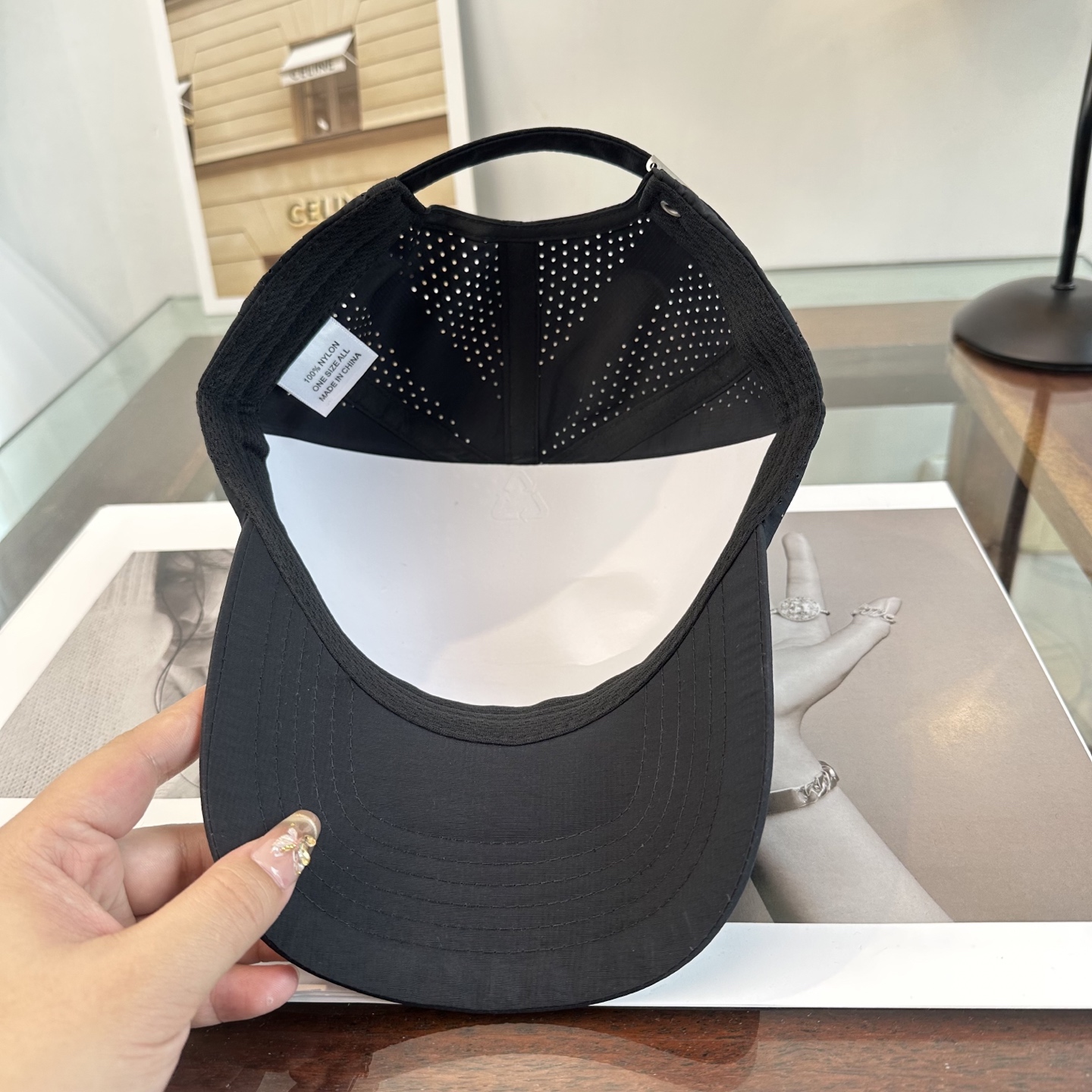 Alo 。爆款 新款棒球帽定制面料，简约时尚更透气，超火爆现货秒发