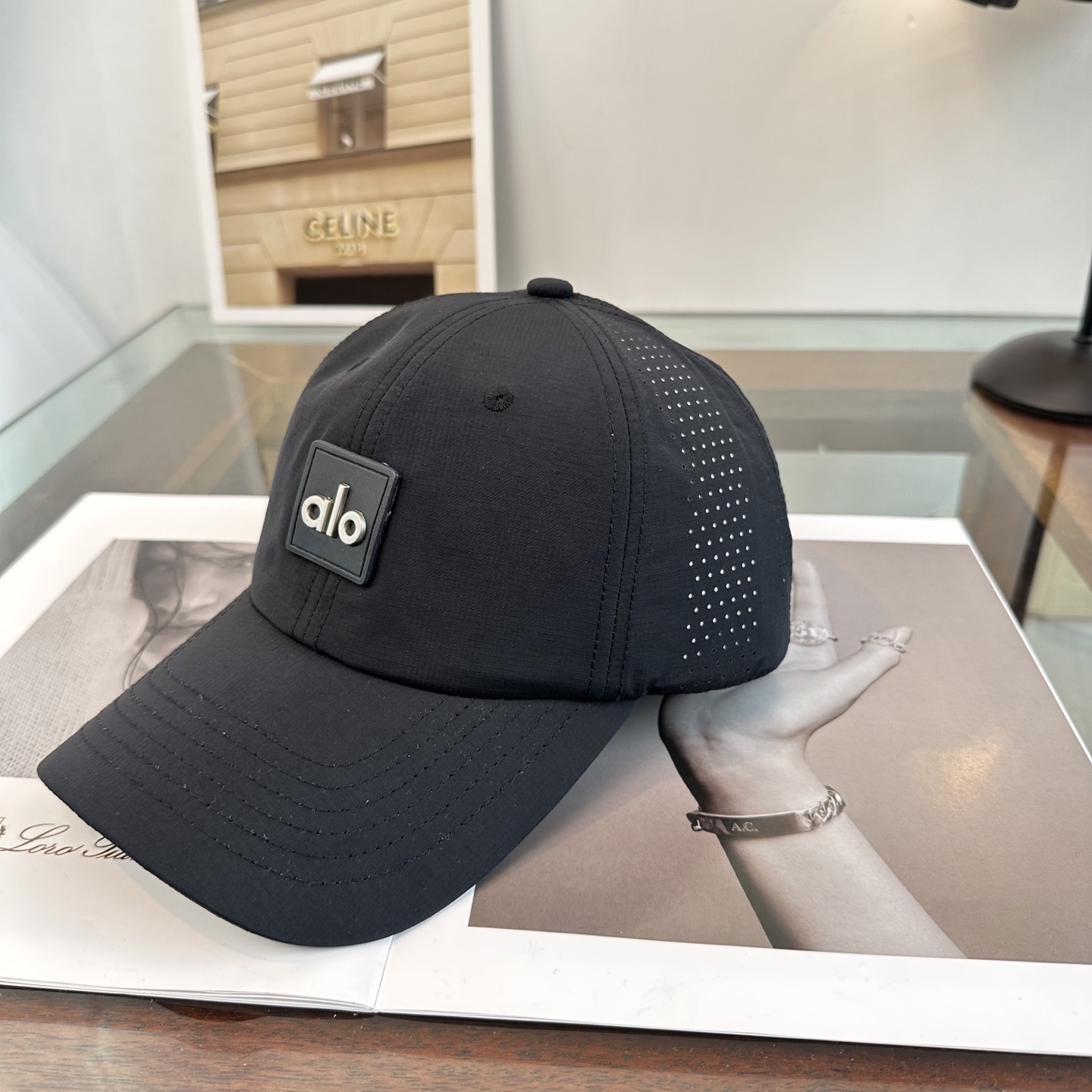 Alo 。爆款 新款棒球帽定制面料，简约时尚更透气，超火爆现货秒发