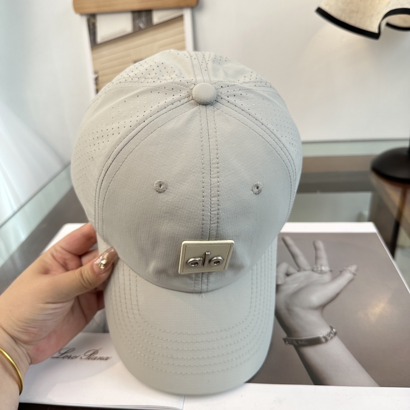 Alo 。爆款 新款棒球帽定制面料，简约时尚更透气，超火爆现货秒发