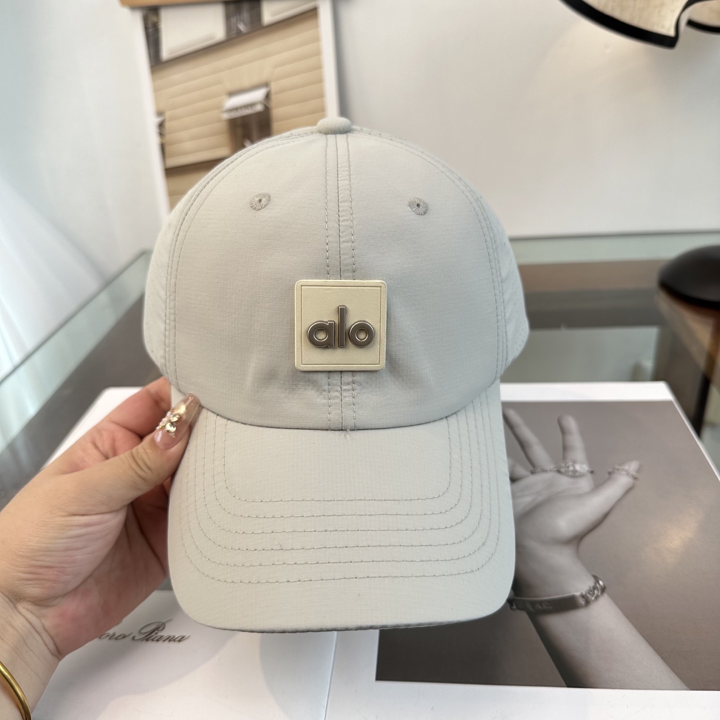 Alo 。爆款 新款棒球帽定制面料，简约时尚更透气，超火爆现货秒发