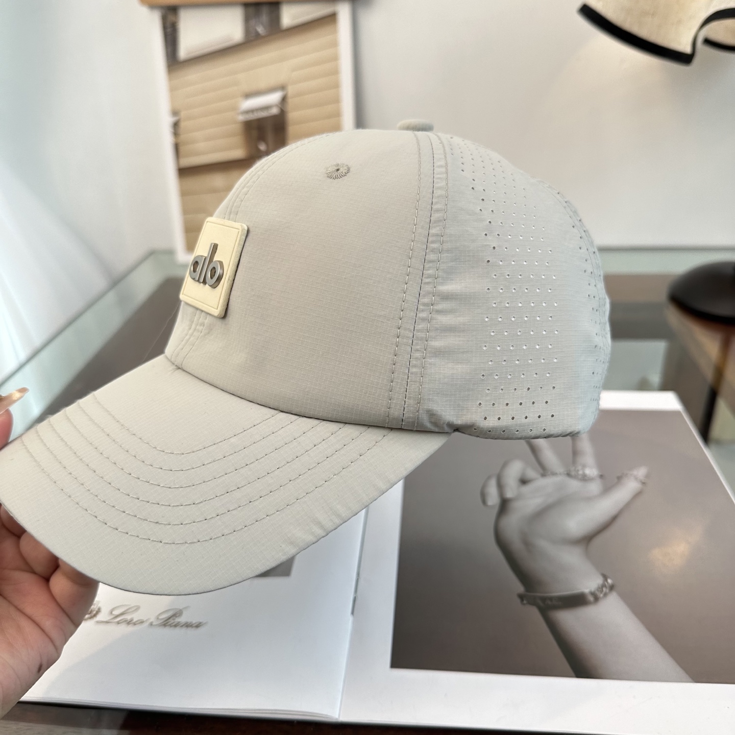Alo 。爆款 新款棒球帽定制面料，简约时尚更透气，超火爆现货秒发