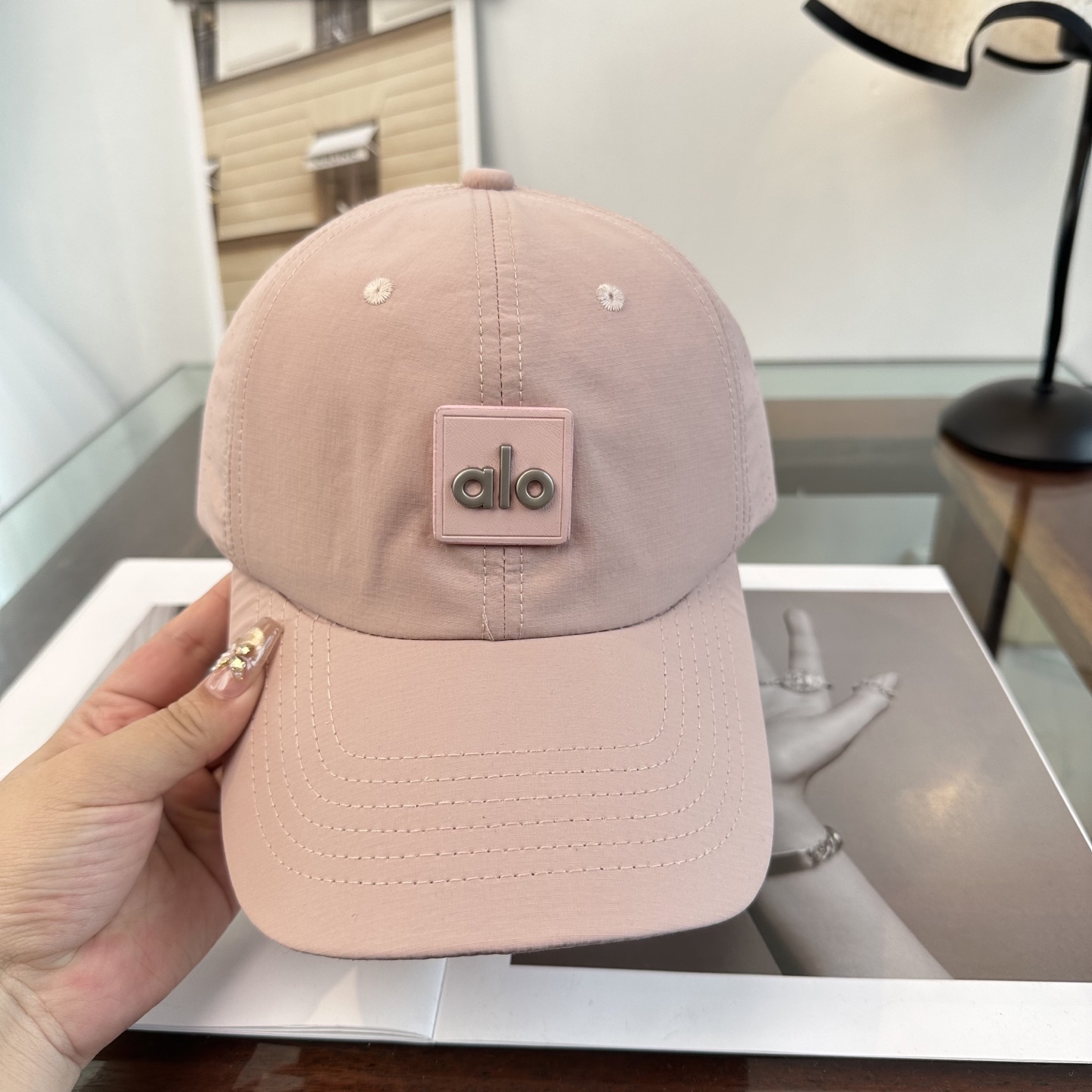 Alo 。爆款 新款棒球帽定制面料，简约时尚更透气，超火爆现货秒发