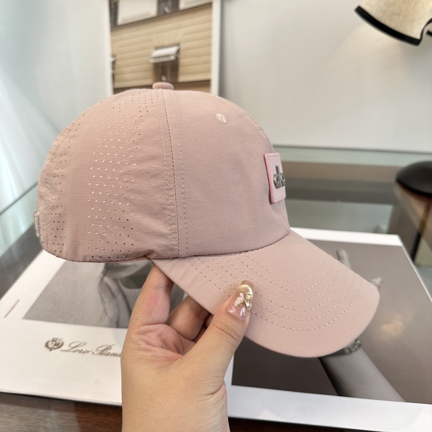 Alo 。爆款 新款棒球帽定制面料，简约时尚更透气，超火爆现货秒发