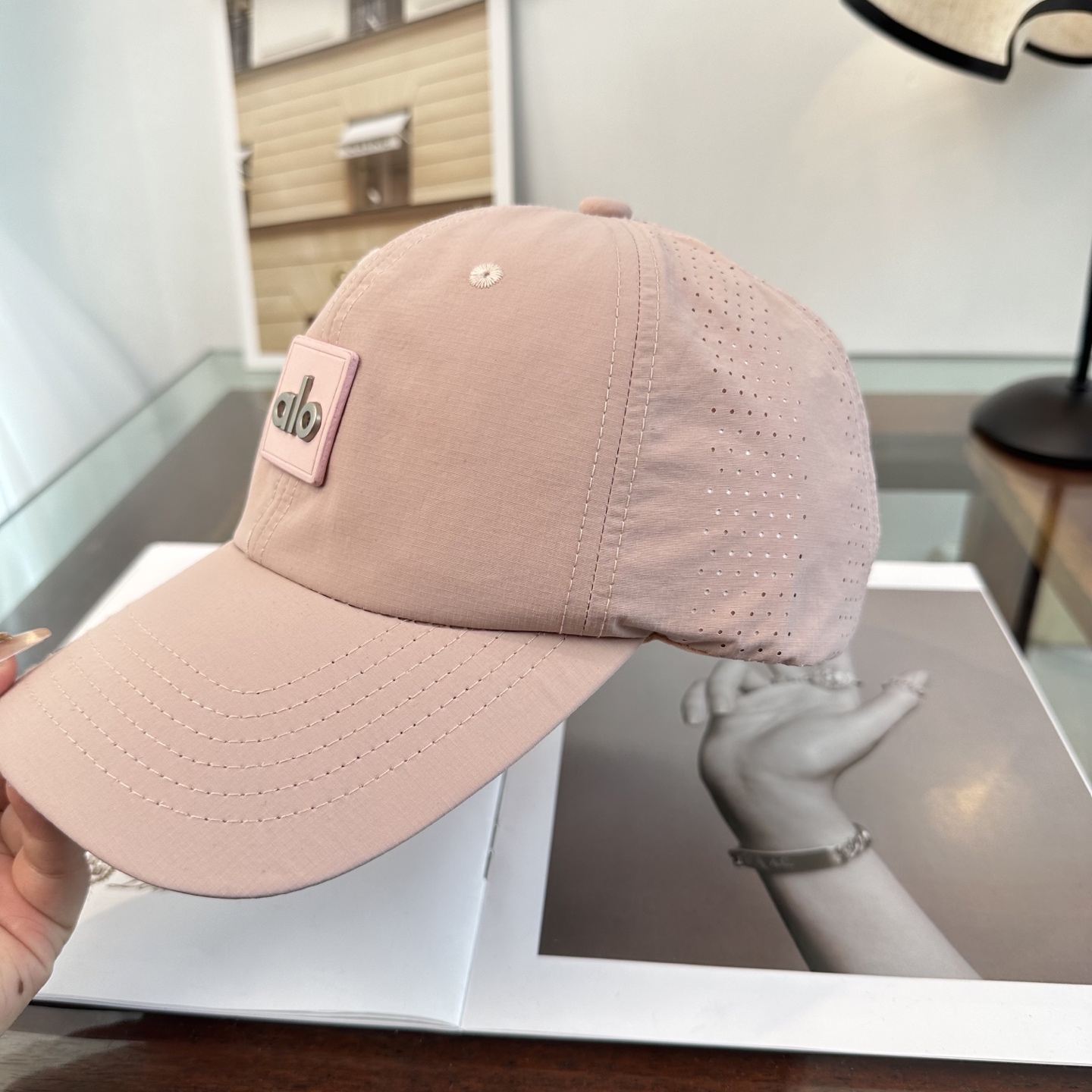 Alo 。爆款 新款棒球帽定制面料，简约时尚更透气，超火爆现货秒发