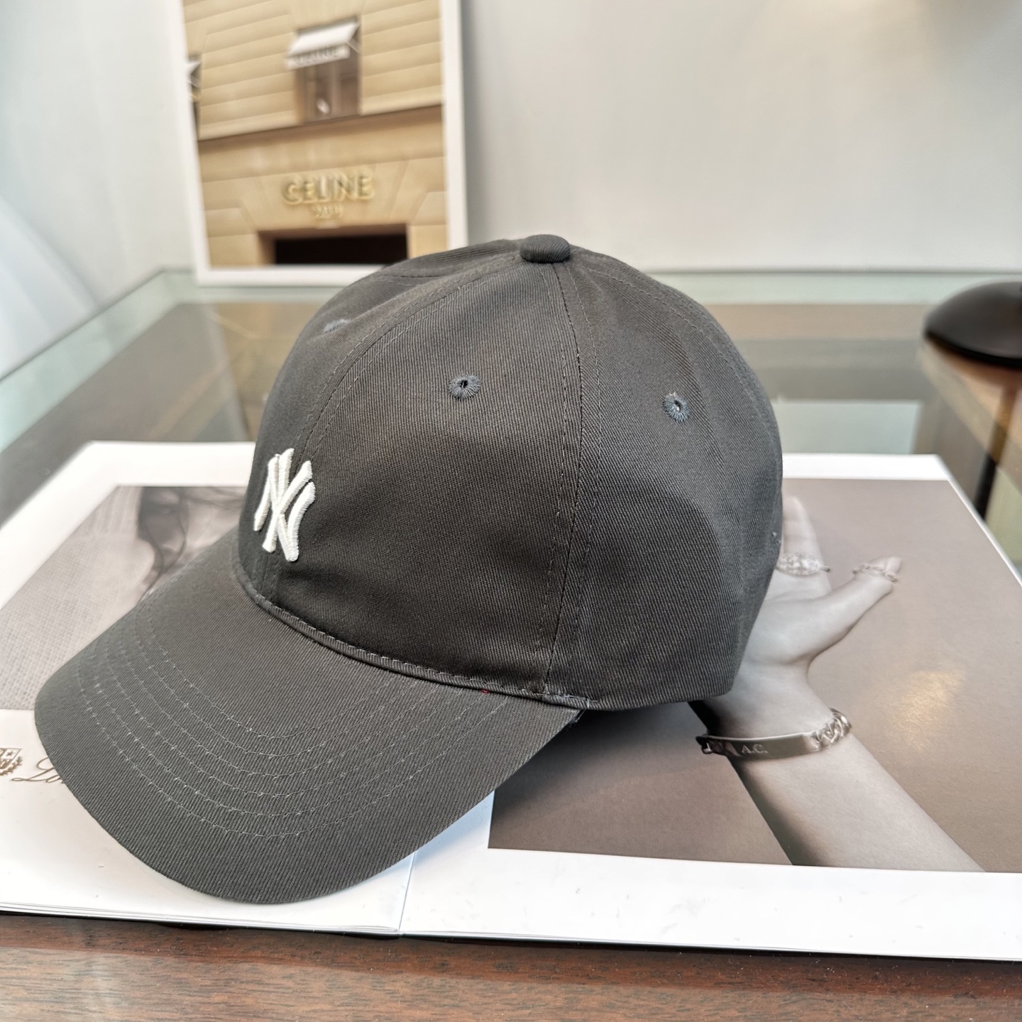 韩国正品MLB棒球帽。NY最新最火的帽子就在这👏👏最新款棒球帽刺绣男女情侣款鸭舌帽❗最新款 ，爆炸款全线