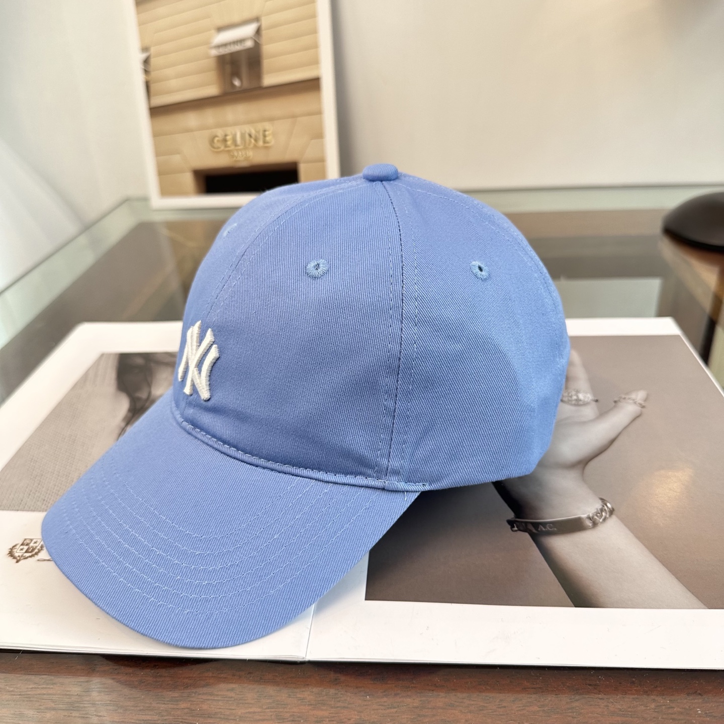 韩国正品MLB棒球帽。NY最新最火的帽子就在这👏👏最新款棒球帽刺绣男女情侣款鸭舌帽❗最新款 ，爆炸款全线