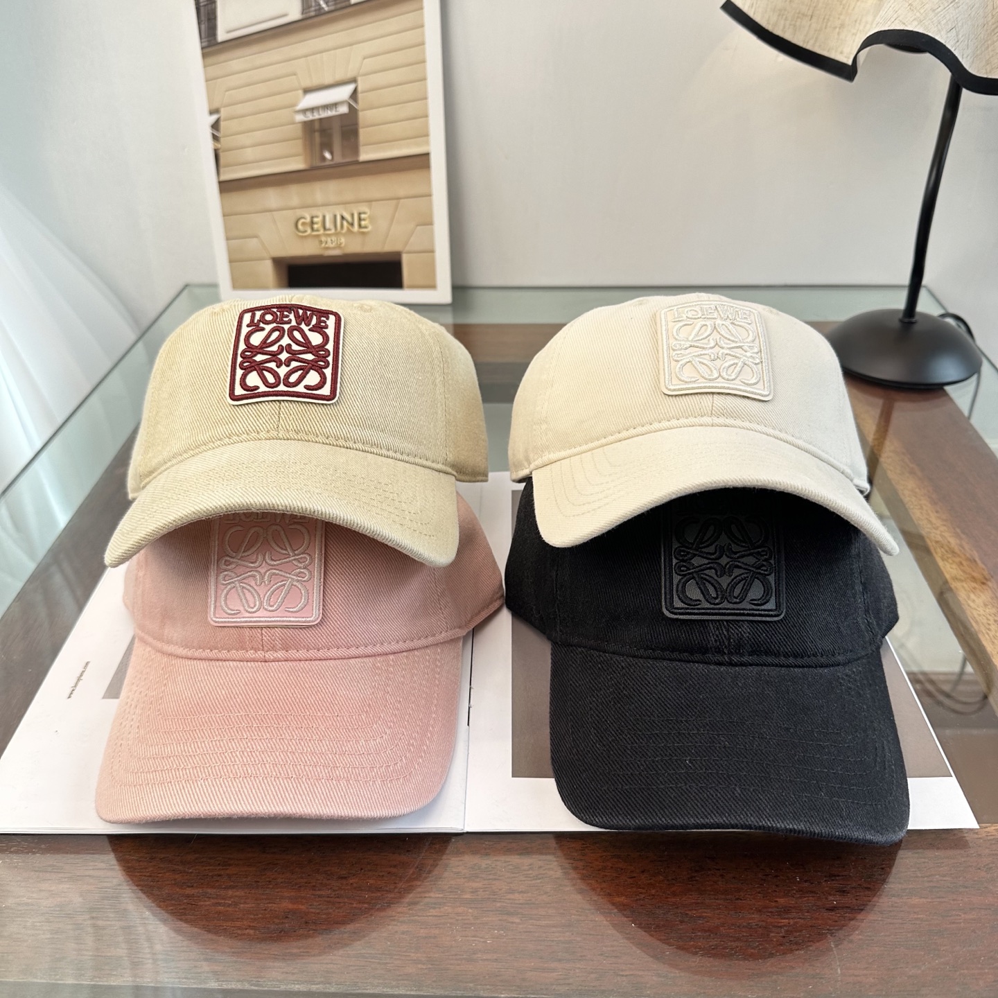 Loewe罗意威26春棒球们颜值担当，遮阳挡风的四季款，闭眼入不会撞款喔！版型挺阔 面料很好喔