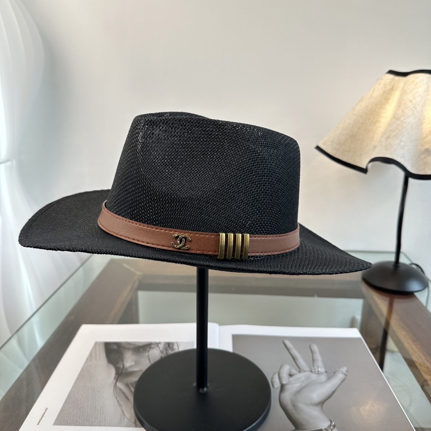 CHANEL香奈儿2026新款平顶草帽 夏天海边首选～新款材质编织而成～质感满分💯