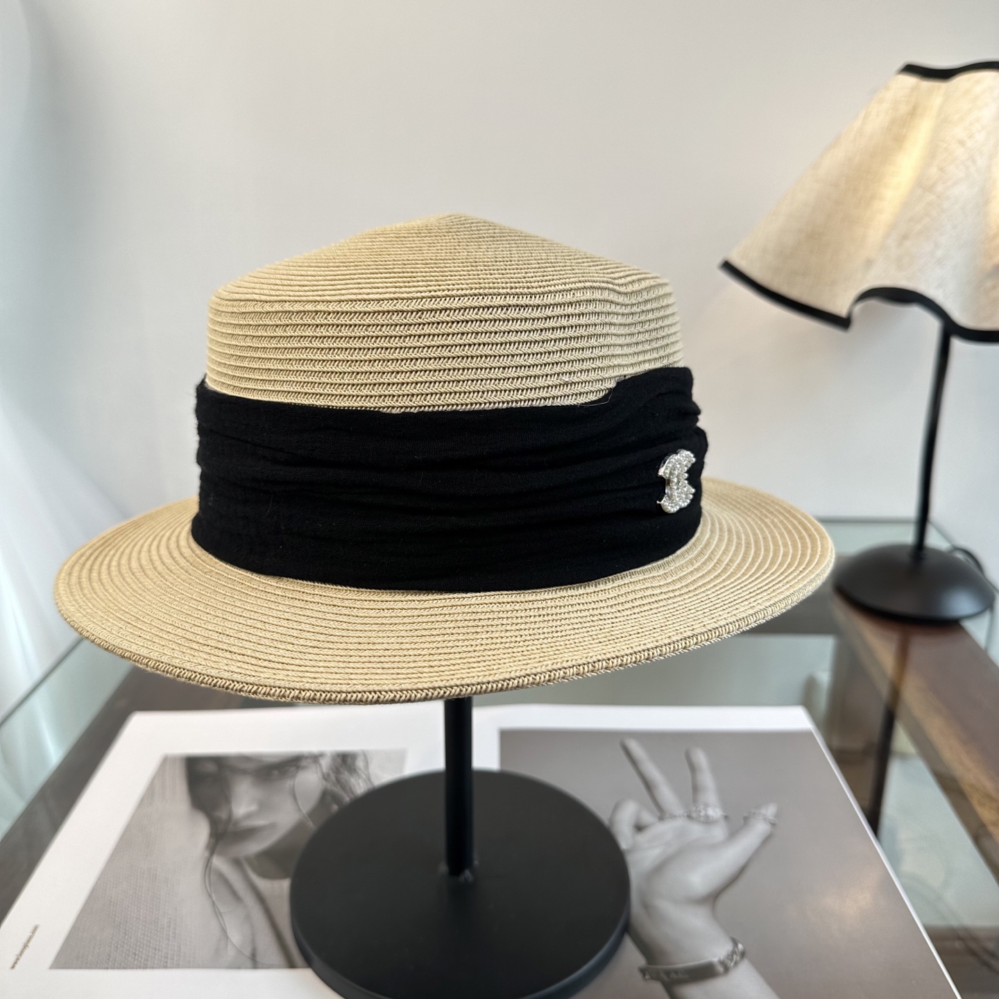 CHANEL香奈儿2026新款平顶草帽 夏天海边首选～新款材质编织而成～质感满分💯