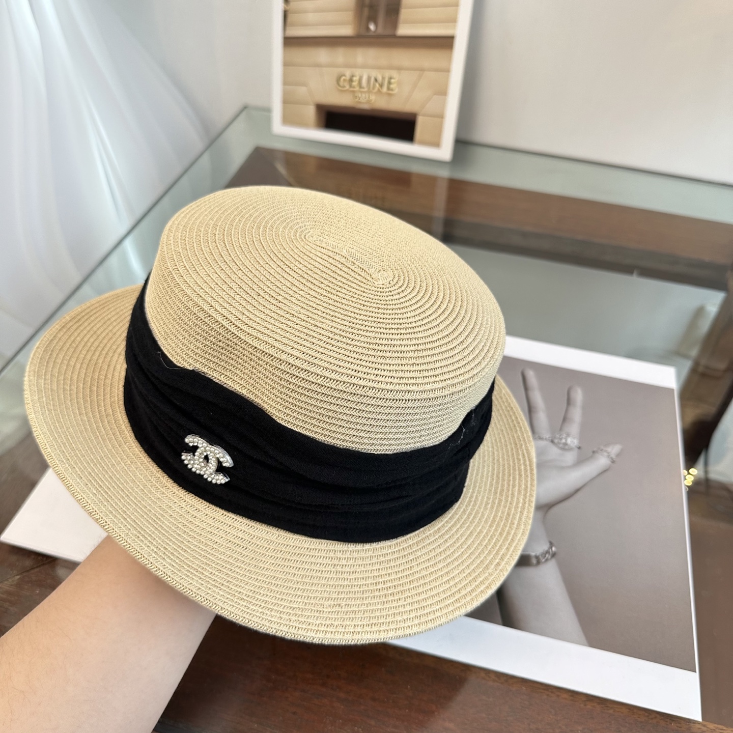 CHANEL香奈儿2026新款平顶草帽 夏天海边首选～新款材质编织而成～质感满分💯