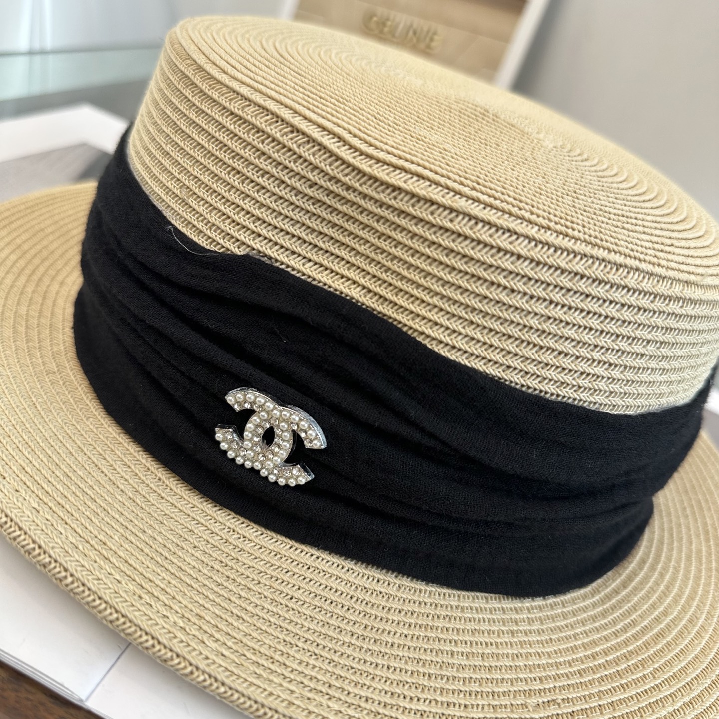CHANEL香奈儿2026新款平顶草帽 夏天海边首选～新款材质编织而成～质感满分💯